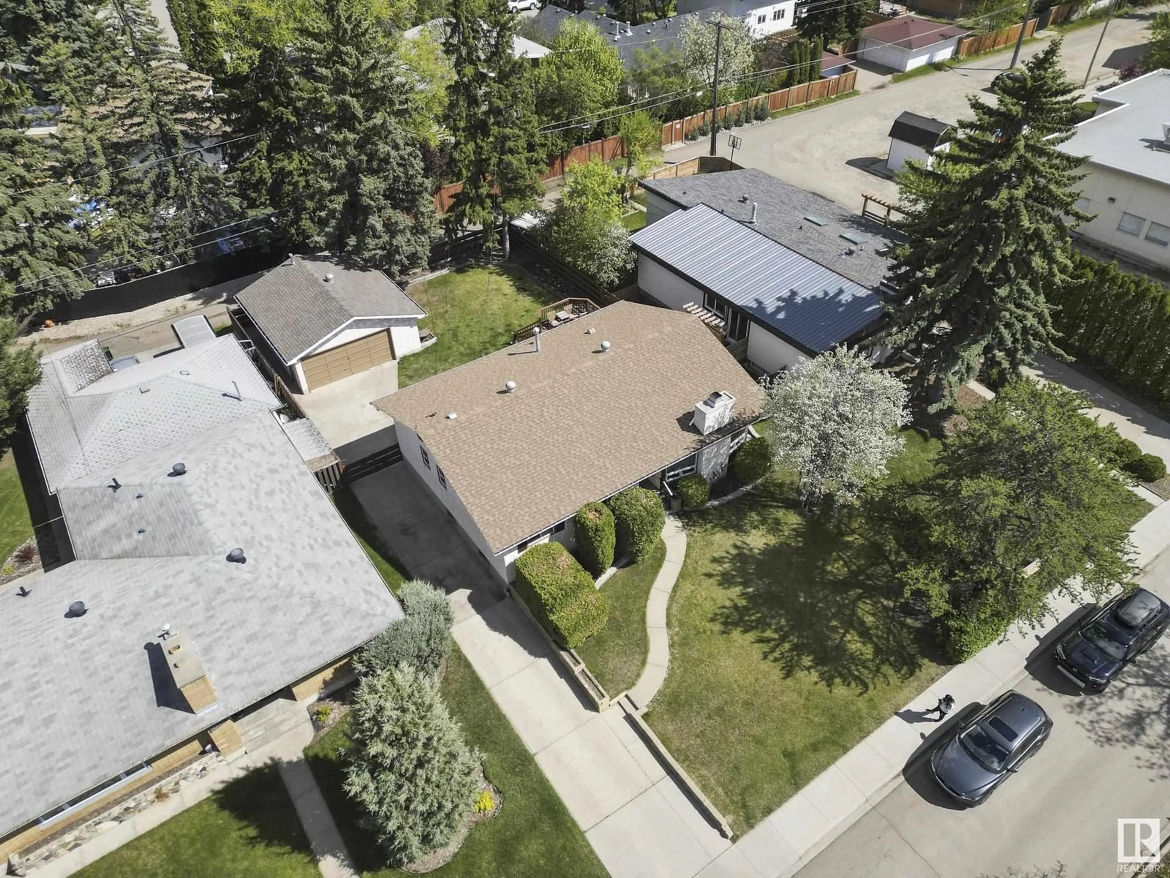 A pic from outside/outdoor area/front of a property/back of a property/a pic from drone, street for 8519 142 ST, Edmonton Alberta T6K1M1