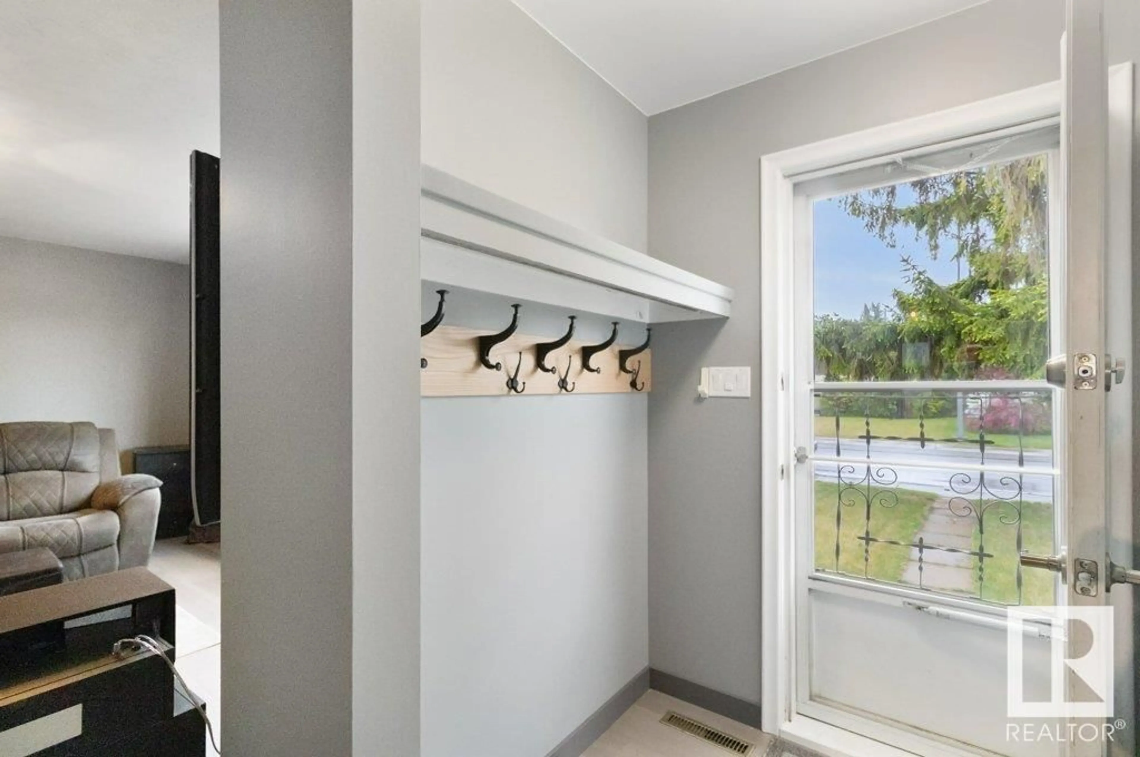 Indoor entryway for NW - 12908 135A AV, Edmonton Alberta T5L3Z7