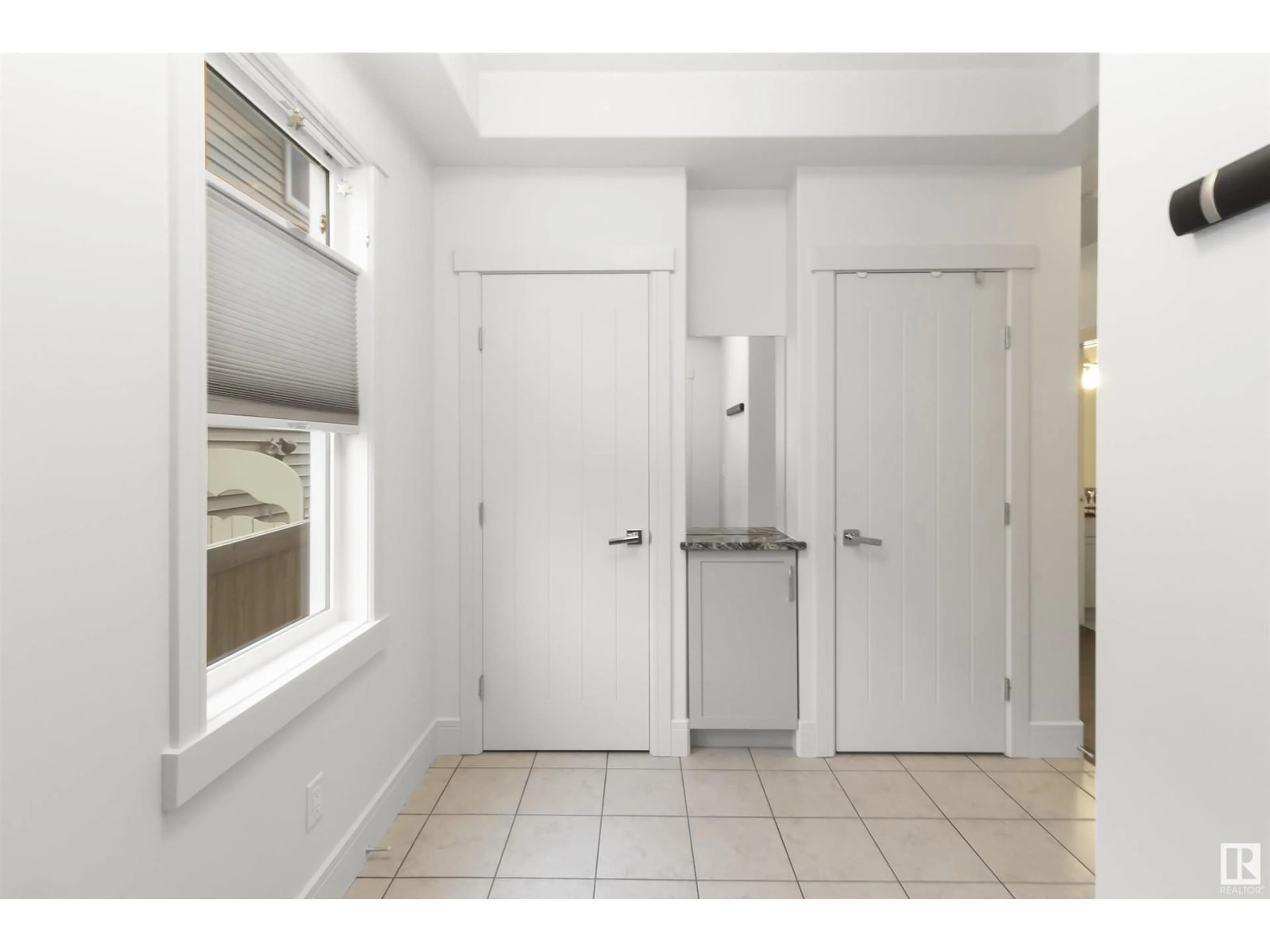 Indoor entryway for 7119 172 AV, Edmonton Alberta T5Z0K7