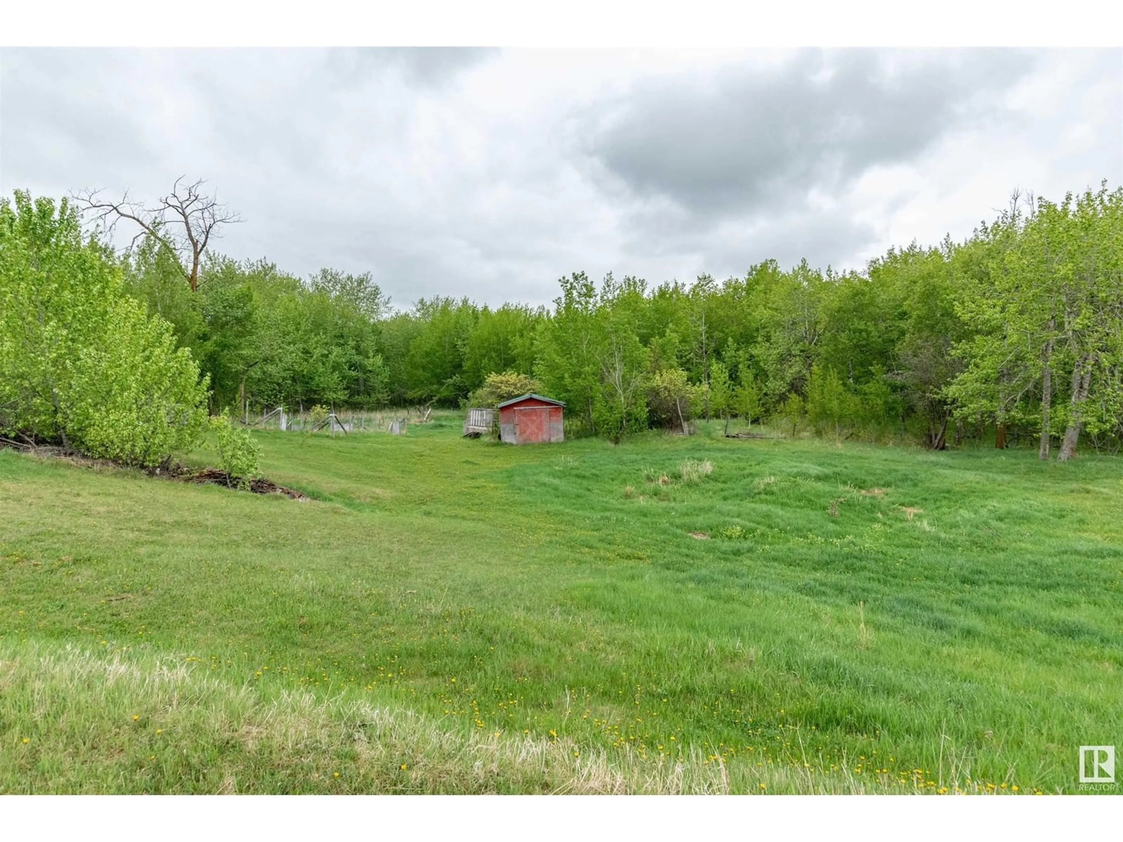 A pic from outside/outdoor area/front of a property/back of a property/a pic from drone, unknown for 169 53110 RGE ROAD 213, Rural Strathcona County Alberta T8G2C3