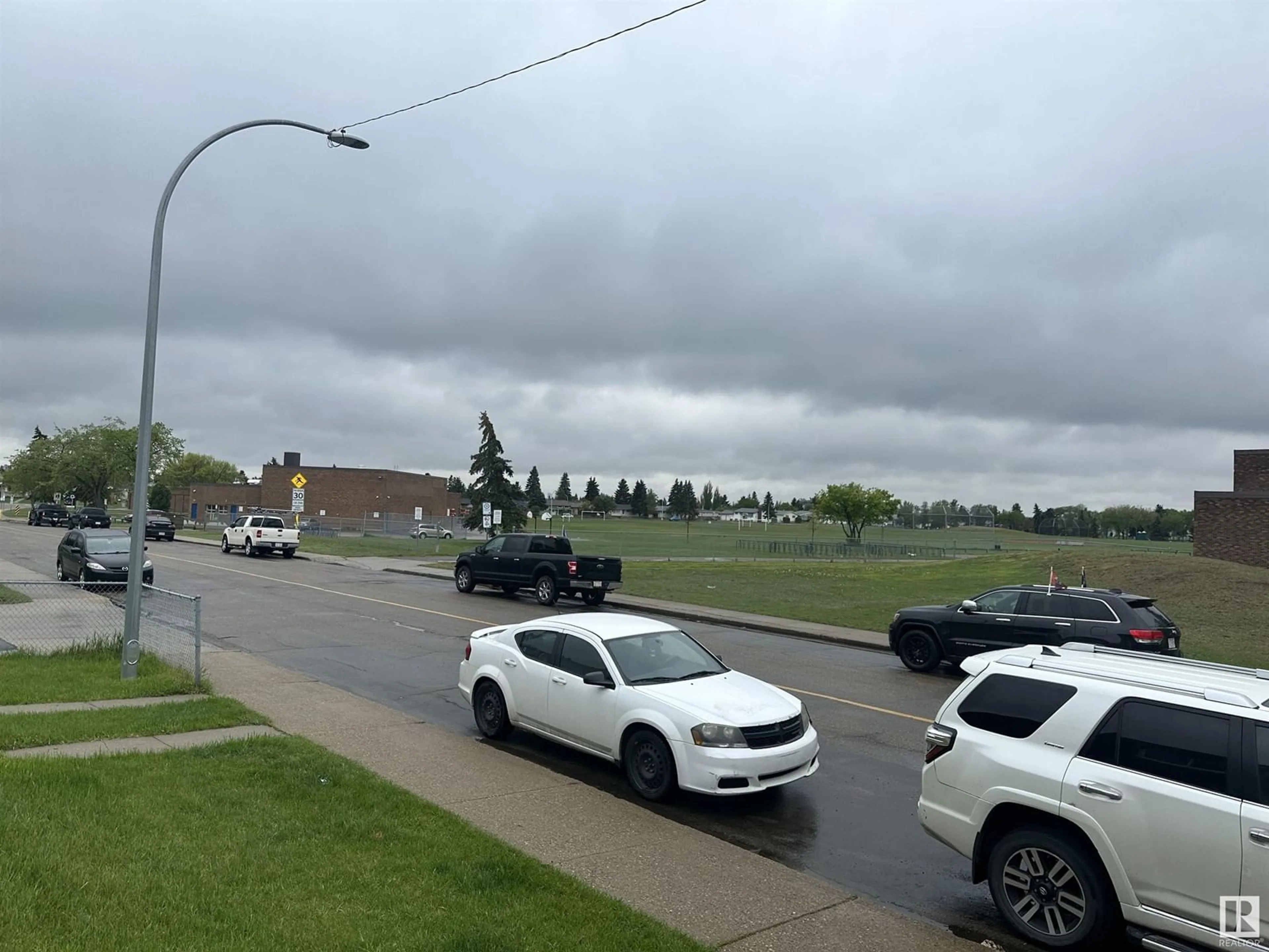 Blurry image for 173 MAYFAIR MEWS ME, Edmonton Alberta T5E5R7