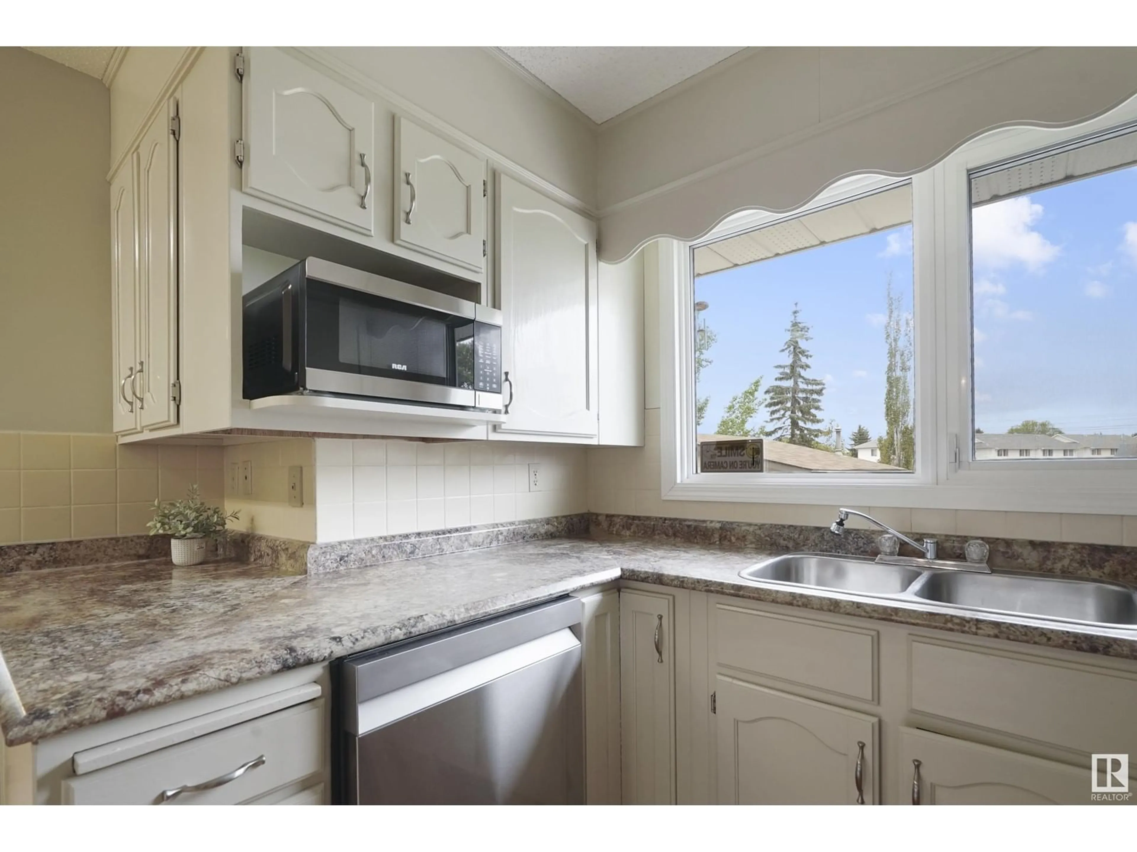 Standard kitchen, ceramic/tile floor for 3135 67 ST, Edmonton Alberta T6K1M1