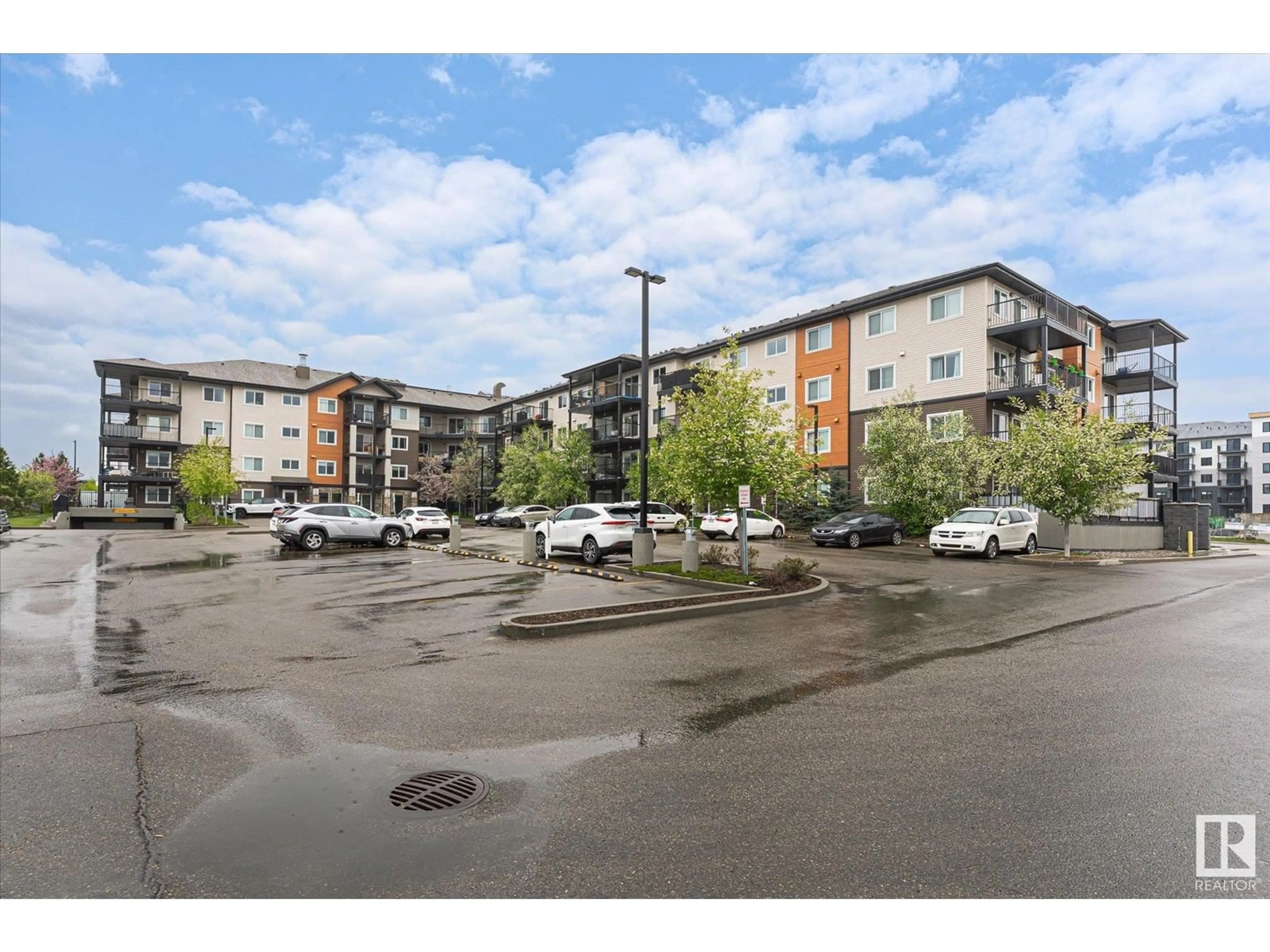Blurry image for 405 - 5404 7 AV, Edmonton Alberta T6X2K4