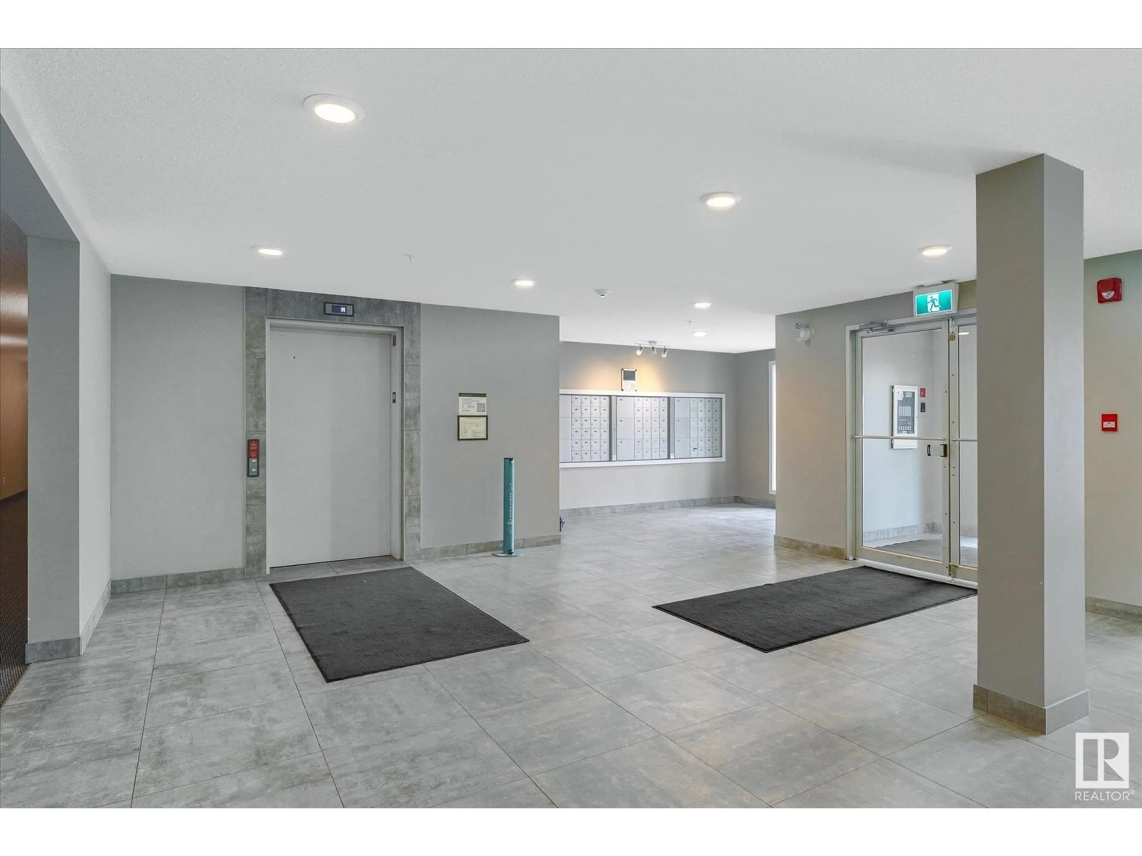 Indoor foyer for 405 - 5404 7 AV, Edmonton Alberta T6X2K4
