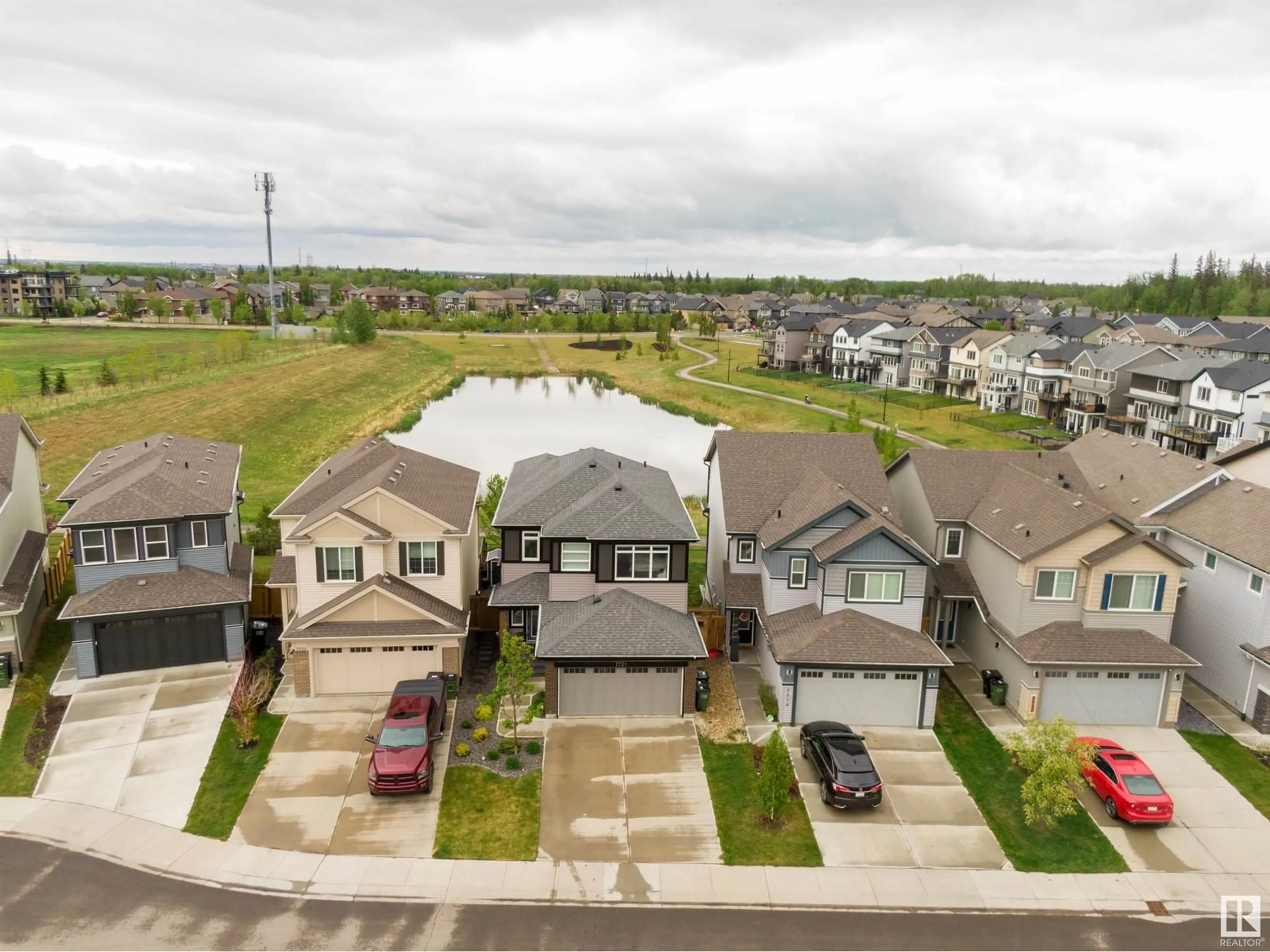 A pic from outside/outdoor area/front of a property/back of a property/a pic from drone, street for 7721 EIFERT CR, Edmonton Alberta T6M0W2