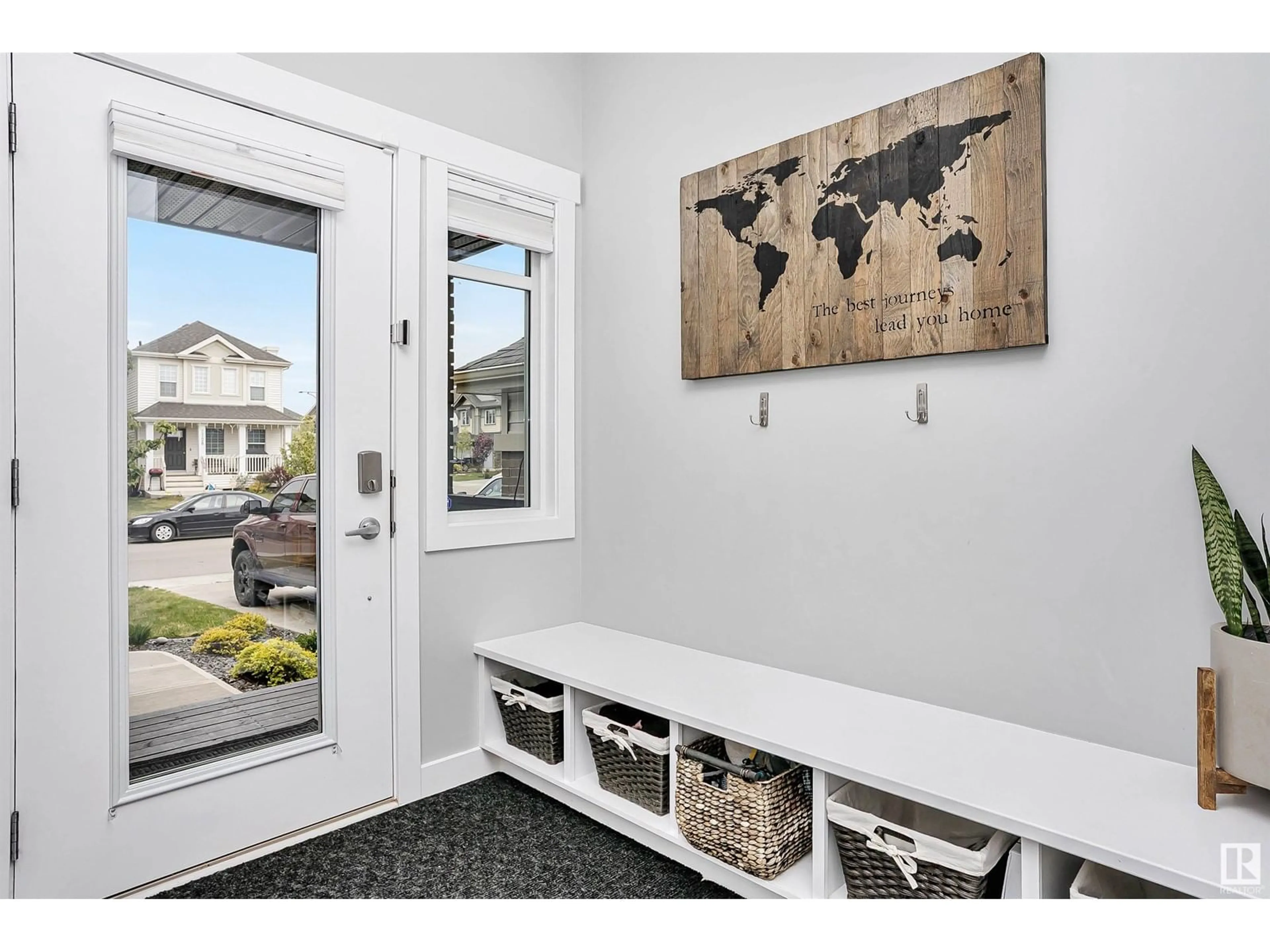 Indoor entryway for 7721 EIFERT CR, Edmonton Alberta T6M0W2