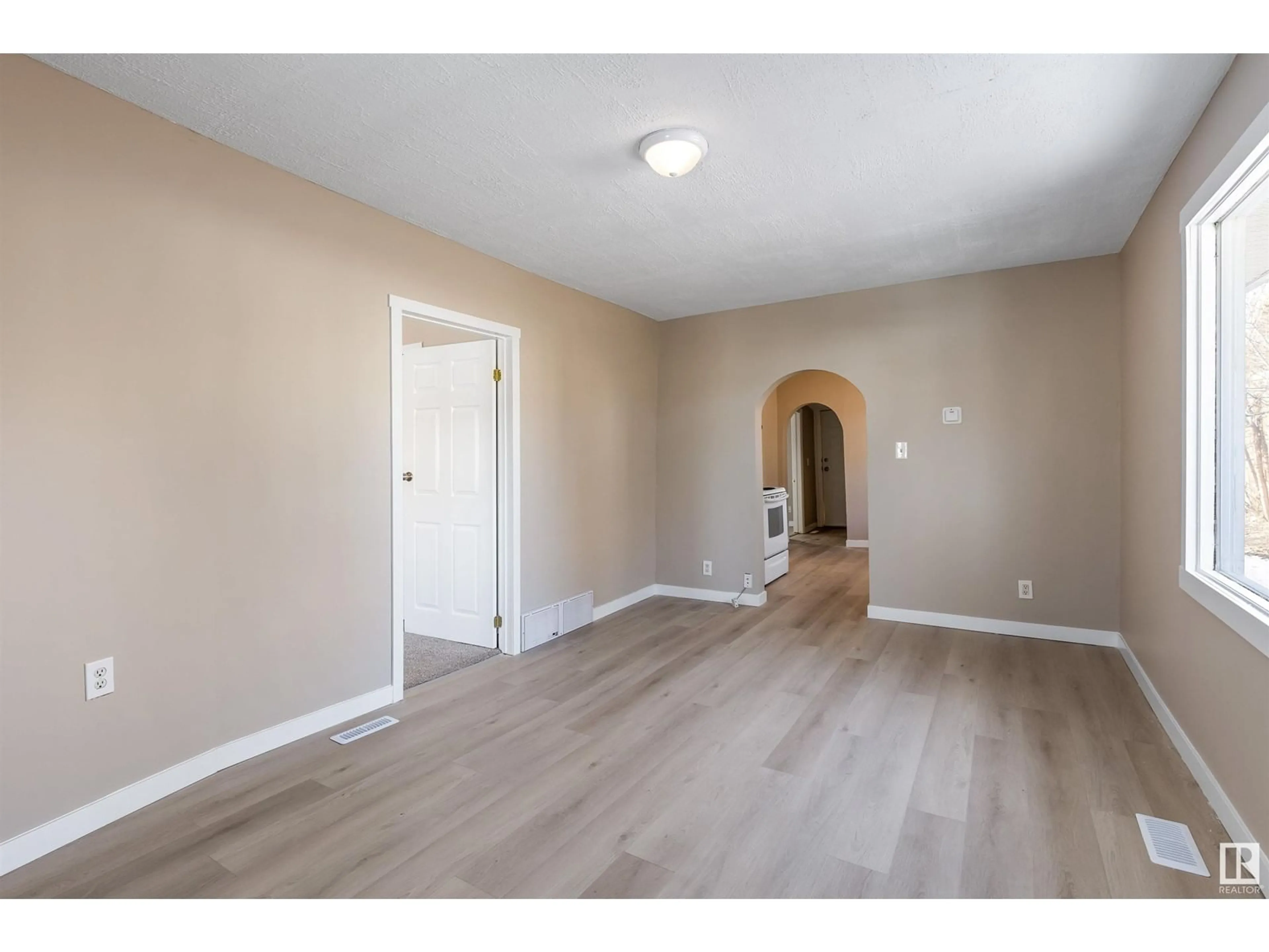 A pic of a room for 11948 61 ST, Edmonton Alberta T5W4A9