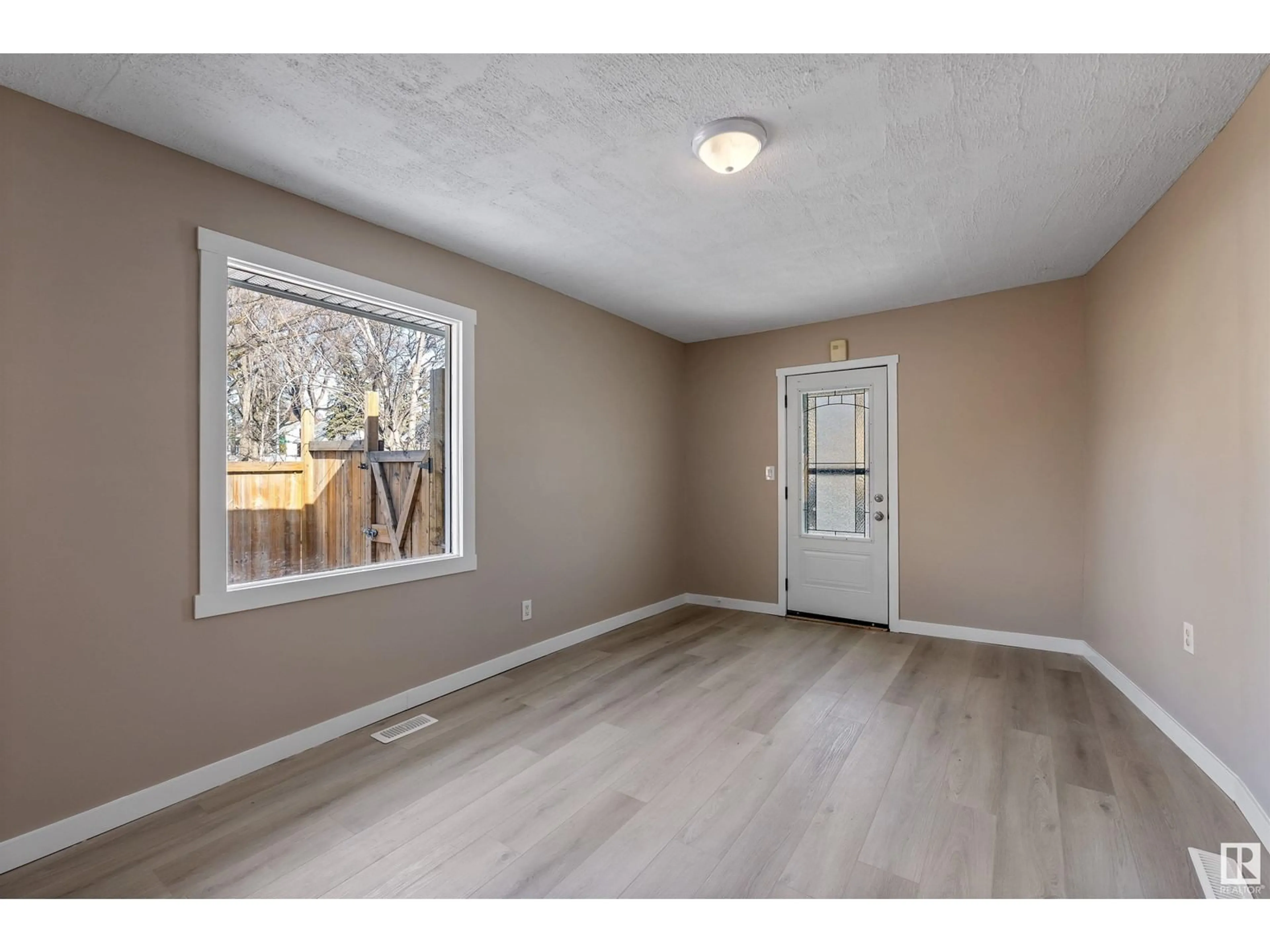 A pic of a room for 11948 61 ST, Edmonton Alberta T5W4A9