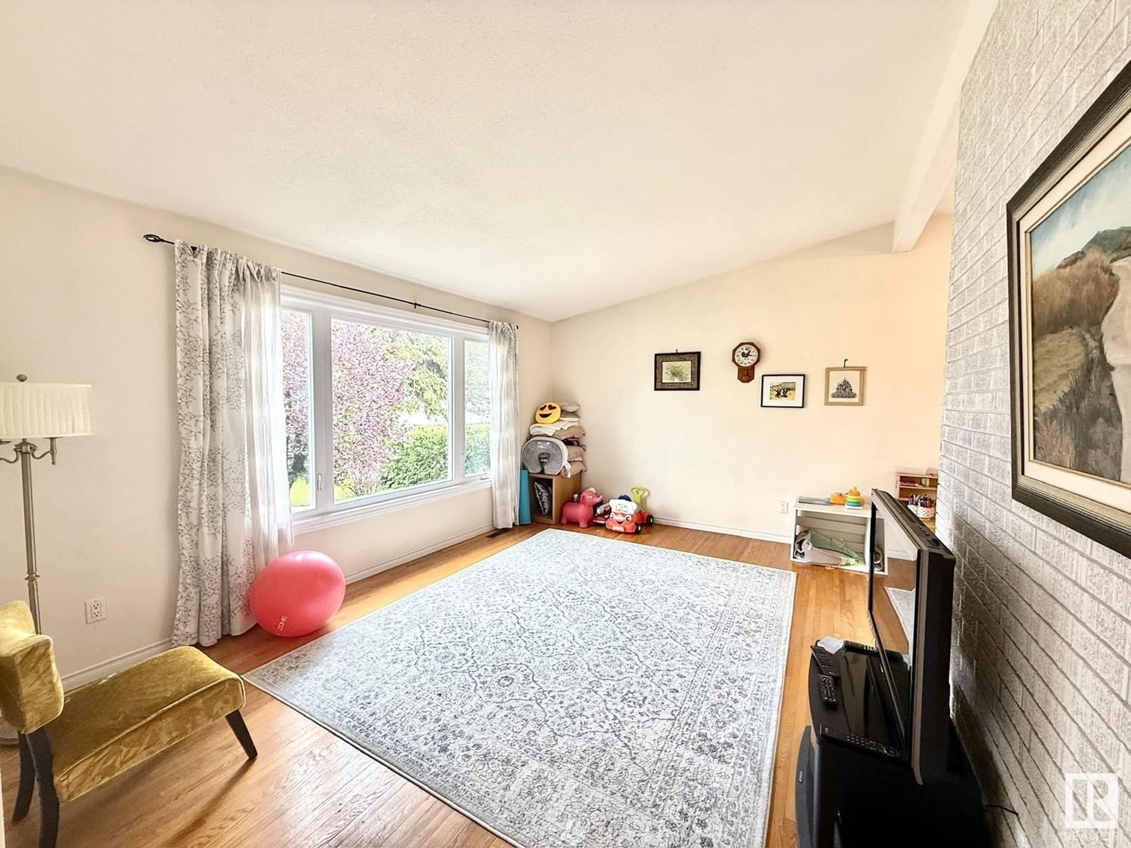 A pic of a room for 16111 80 AV, Edmonton Alberta T5R3M5