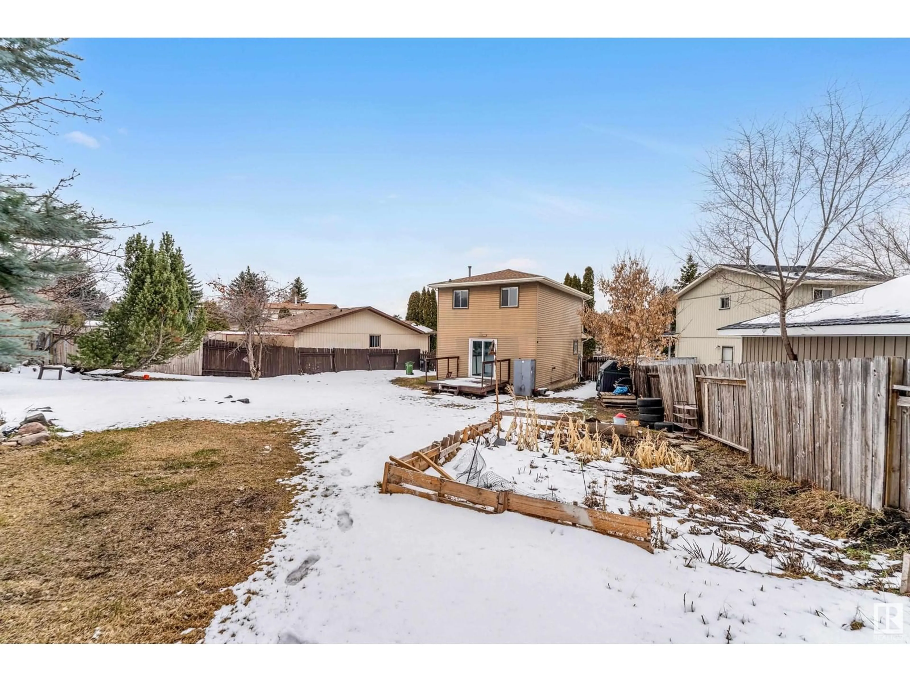 A pic from outside/outdoor area/front of a property/back of a property/a pic from drone, unknown for 3523 49A ST NW, Edmonton Alberta T6L3V8