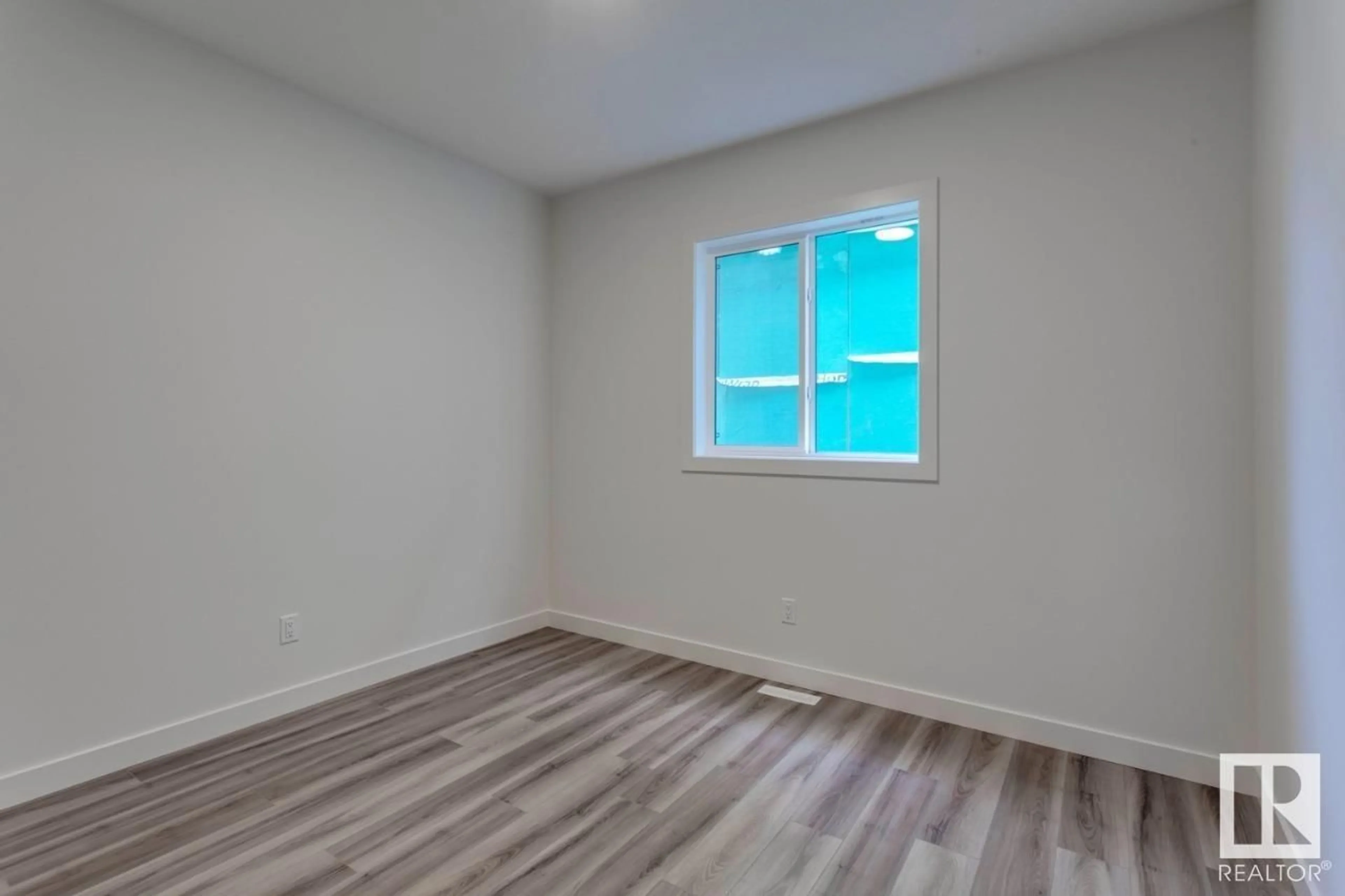 A pic of a room for 22753 93A AV, Edmonton Alberta T5T4W8
