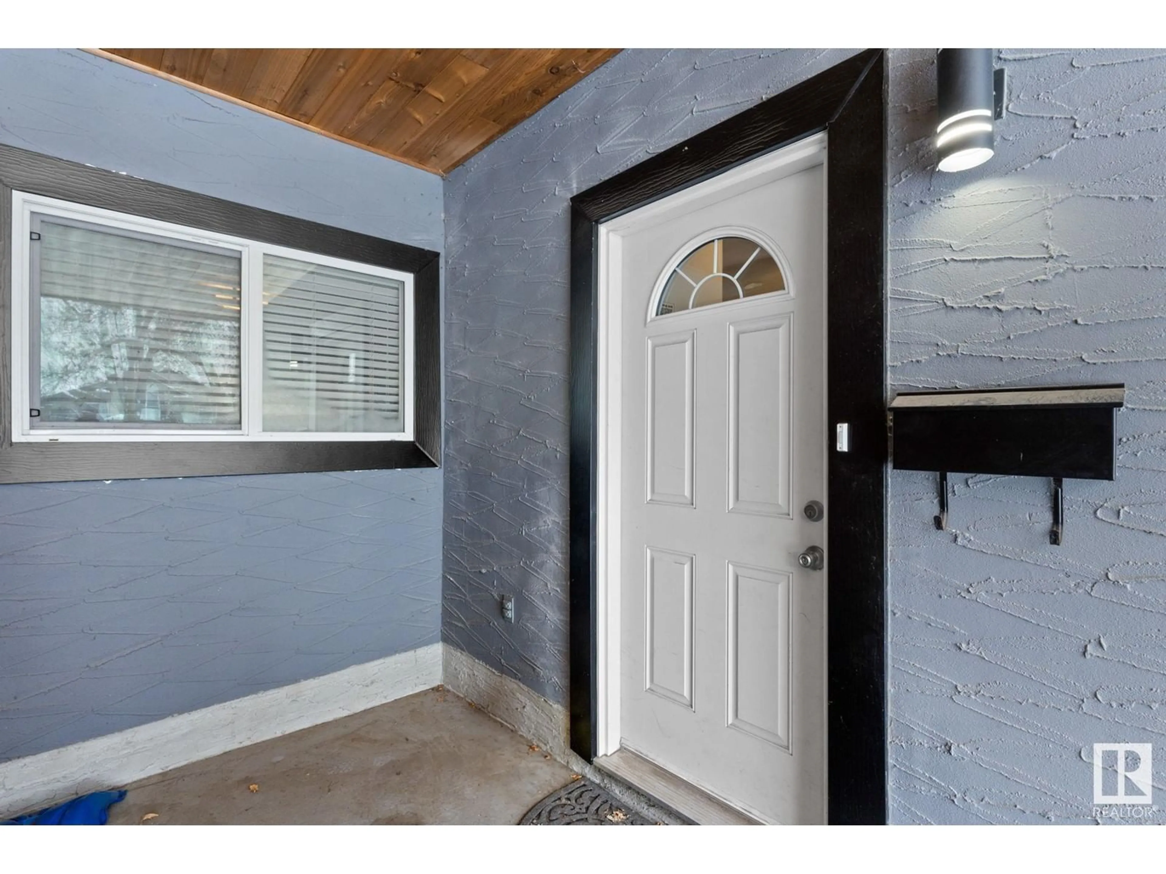 Indoor entryway for NW - 10409 148 ST, Edmonton Alberta T5N3G7
