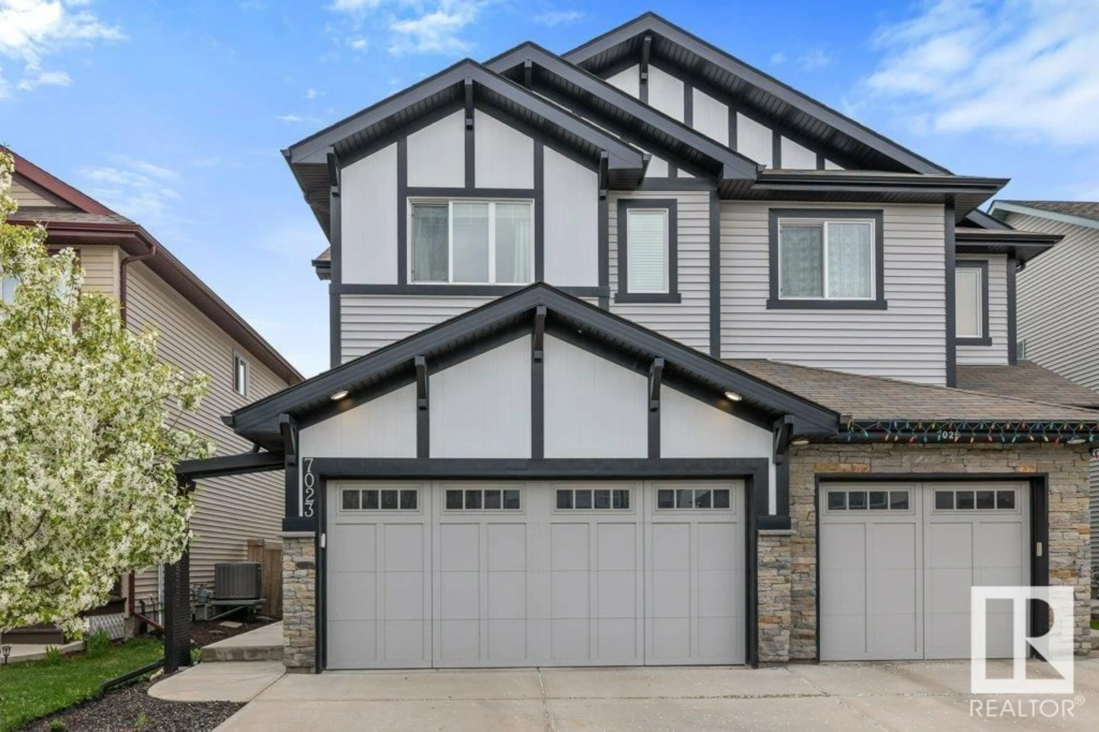 Home with vinyl exterior material, street for 7023 174 AV, Edmonton Alberta T5Z0M5