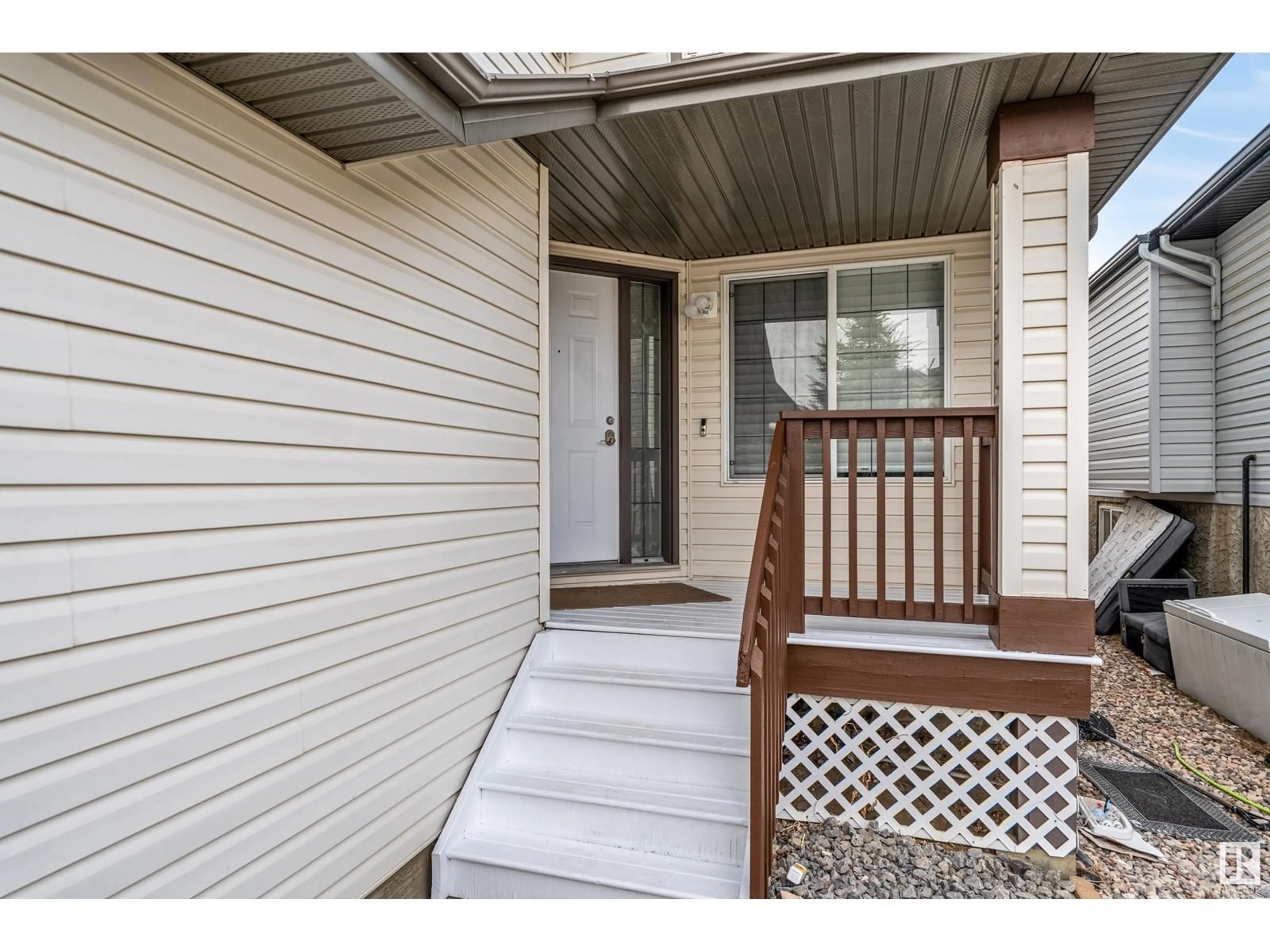 Indoor entryway for 3340 24 AV, Edmonton Alberta T6T1Y6
