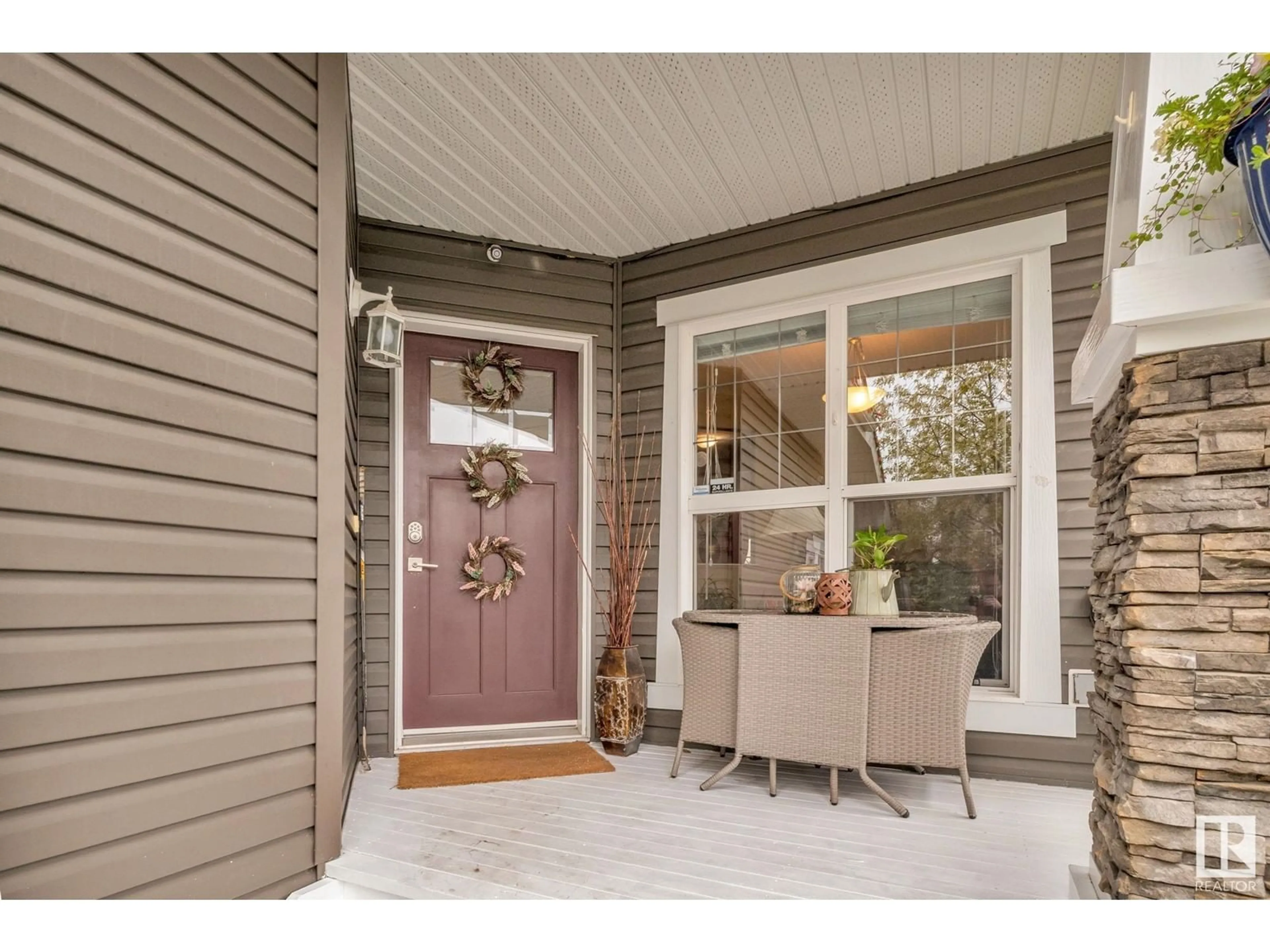 Indoor entryway for 1426 CAREY WY, Edmonton Alberta T6W0Y8