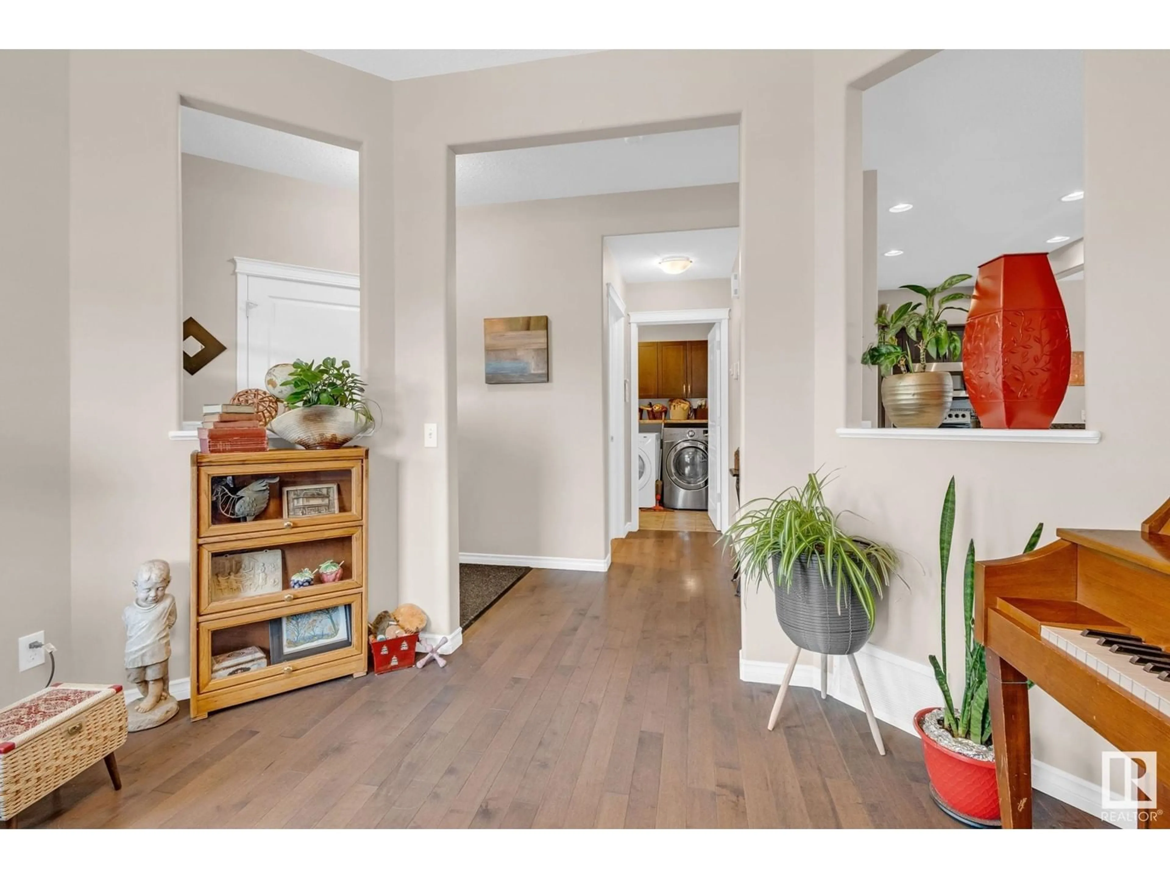 Indoor entryway for 1426 CAREY WY, Edmonton Alberta T6W0Y8