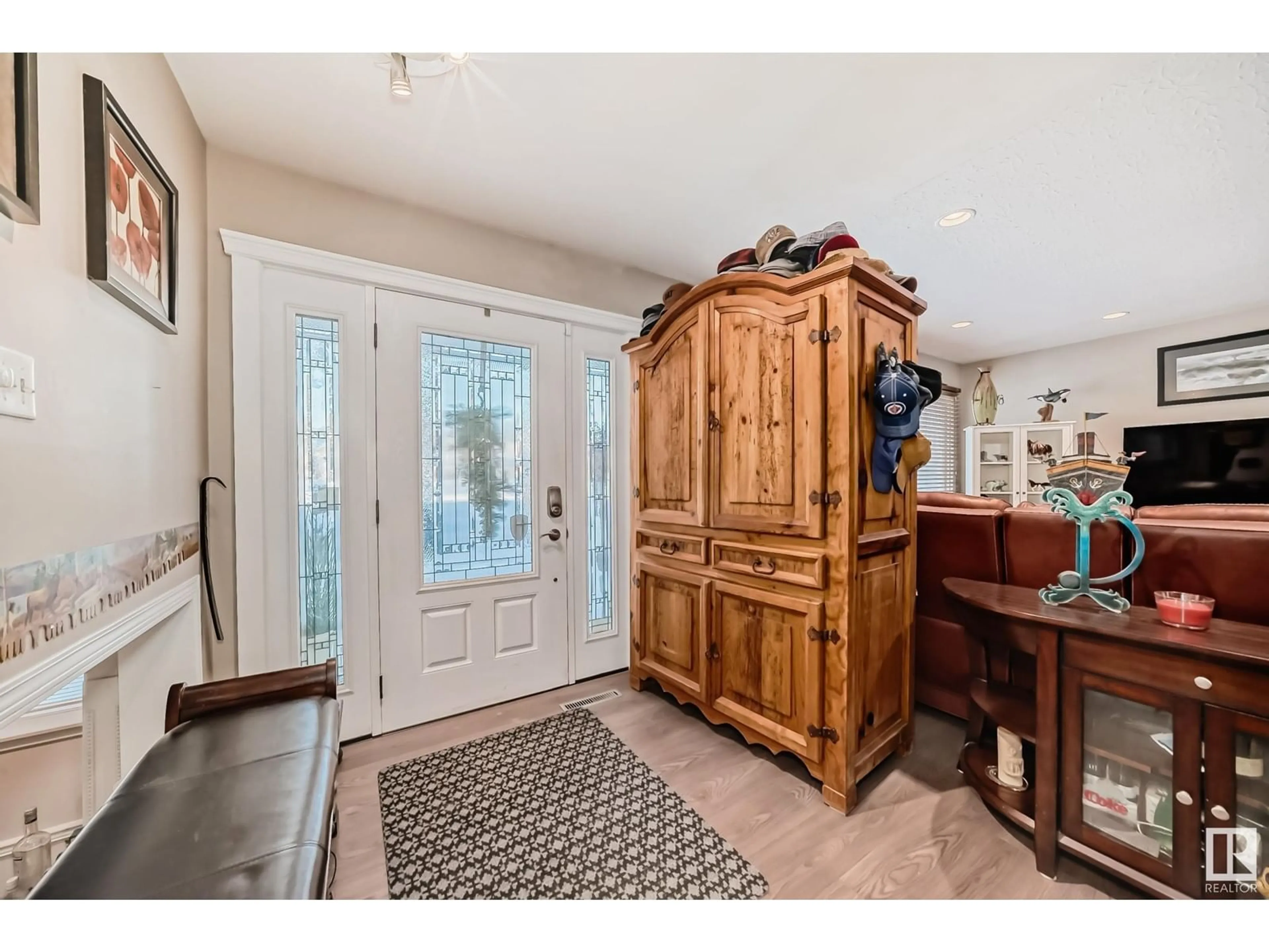 Indoor entryway for 134 WILLOW ST, Sherwood Park Alberta T8A1P1