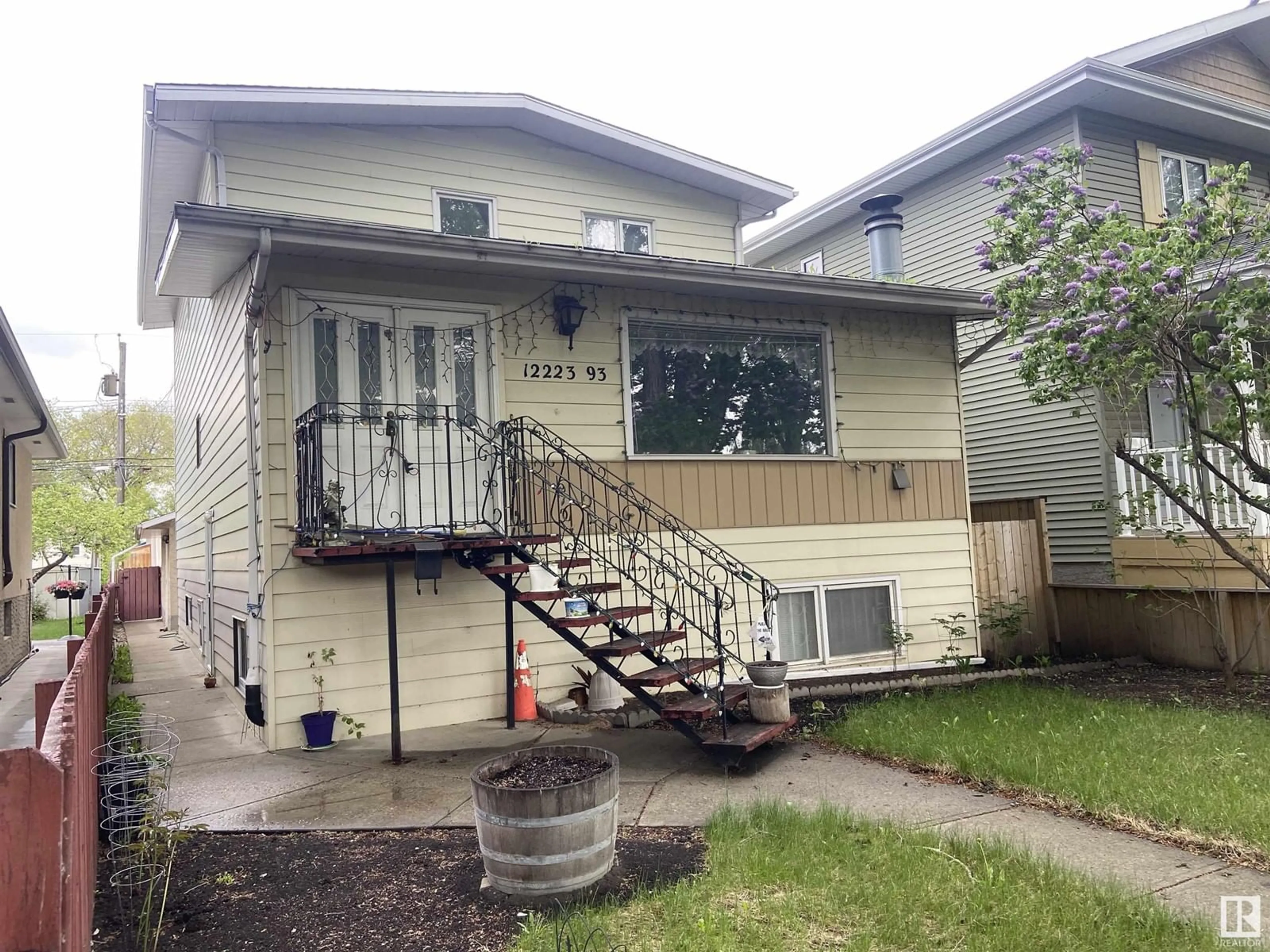 Home with vinyl exterior material, street for NW - 12223 93 ST, Edmonton Alberta T5G1G2