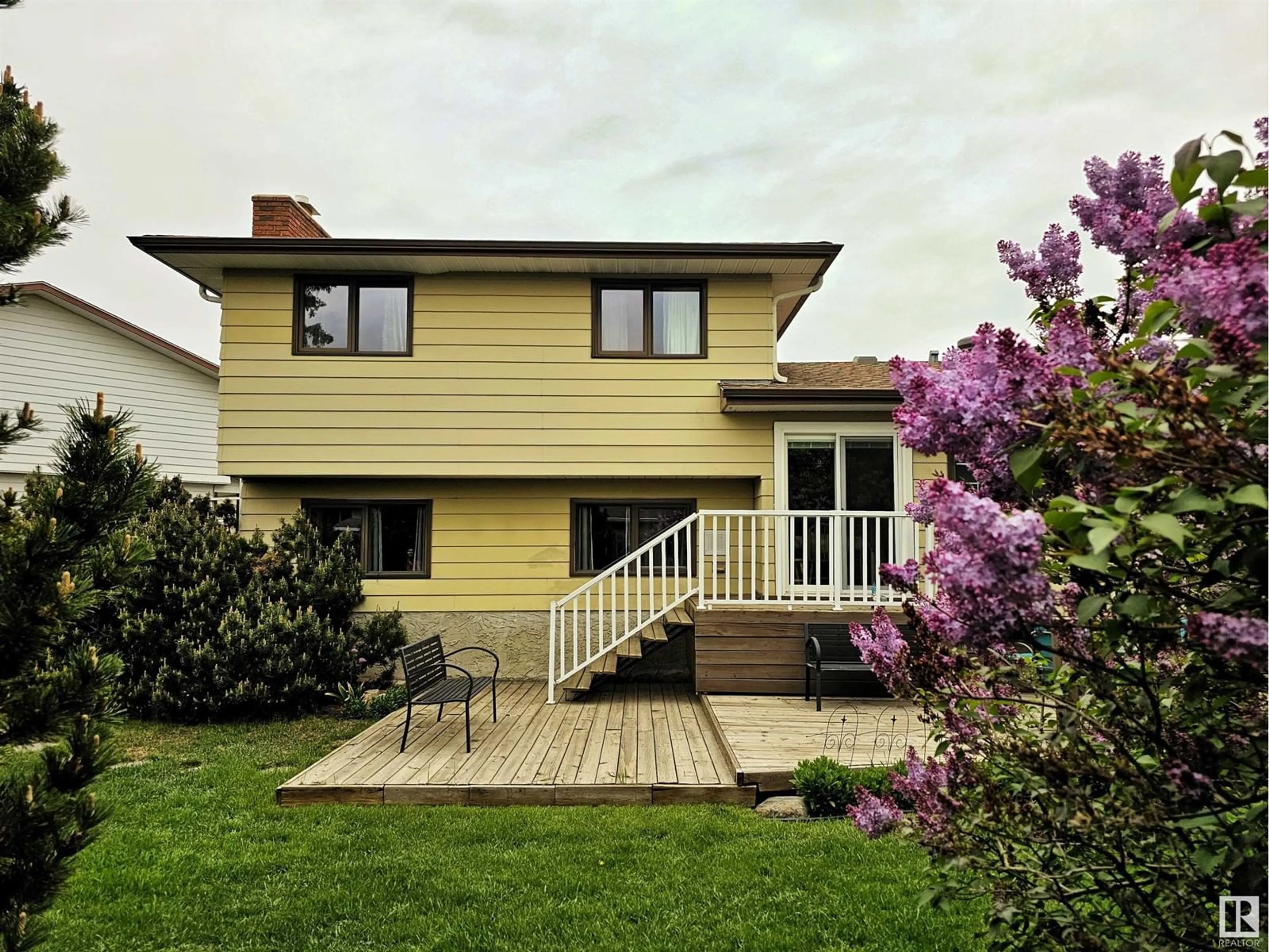 Home with vinyl exterior material, street for 17925 94 AV, Edmonton Alberta T5T1Y3