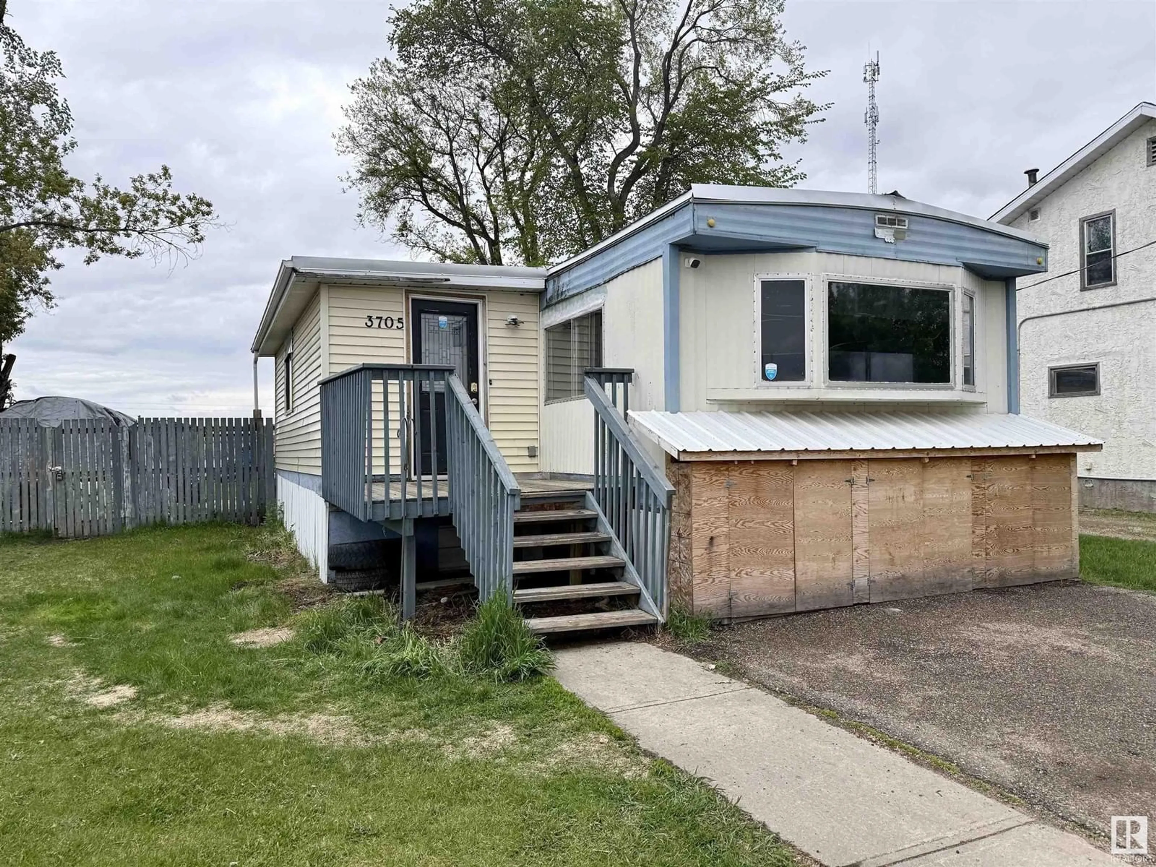 Home with vinyl exterior material, street for 3705 1ST ST, Mallaig Alberta T0A2K0