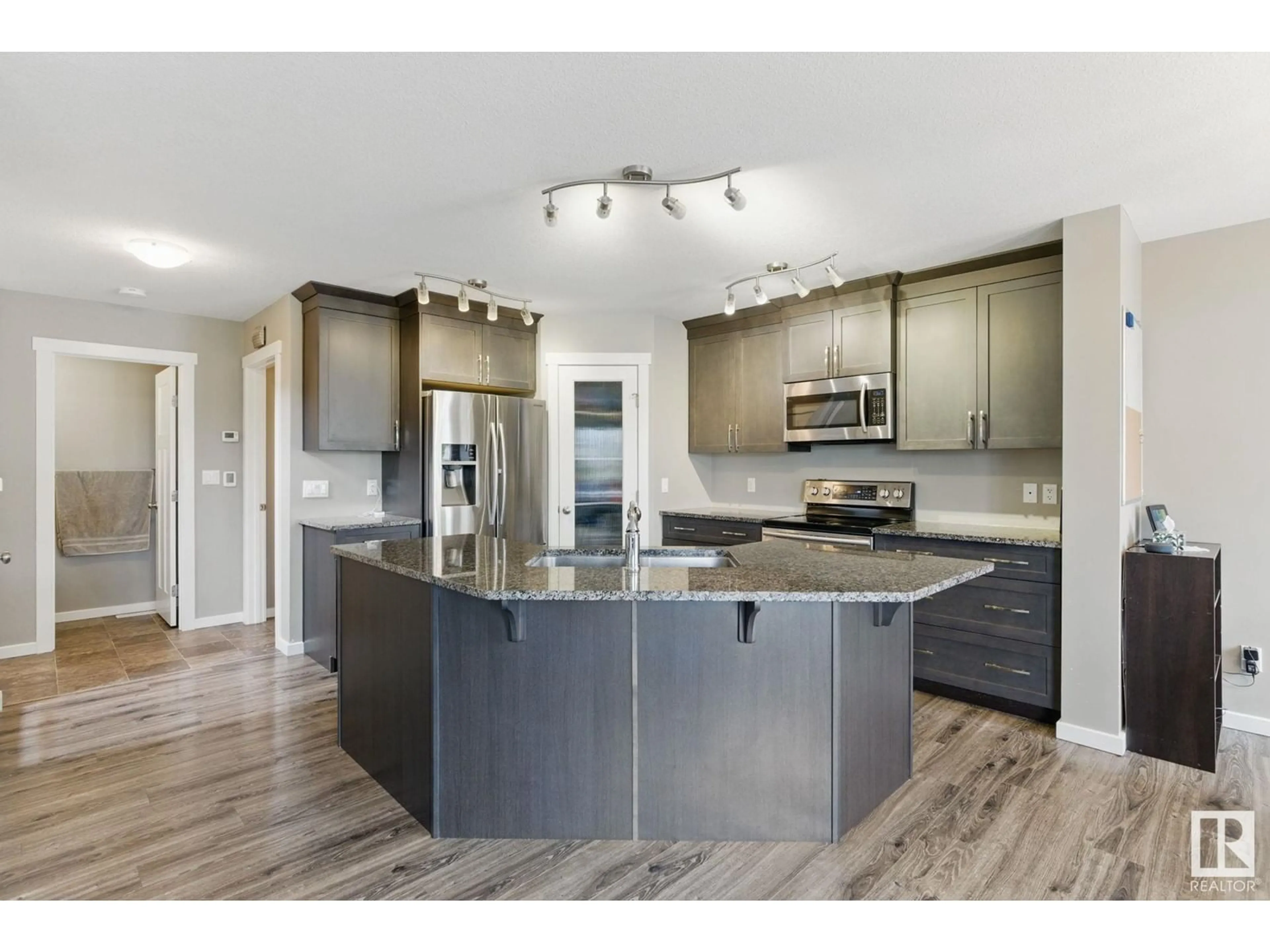Open concept kitchen, unknown for 62 HILLDOWNS DR, Spruce Grove Alberta T7X0J1