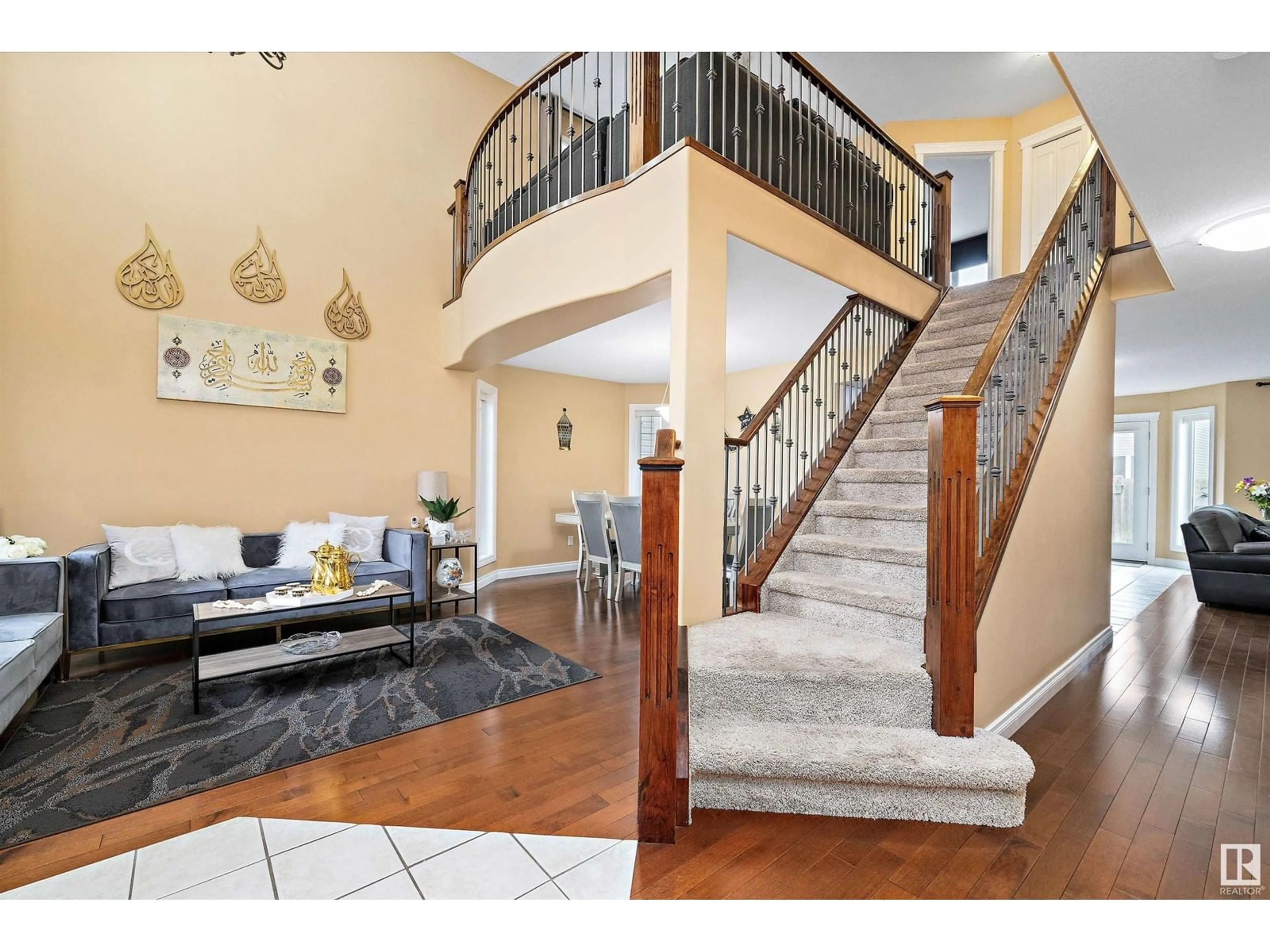 Indoor foyer for NW - 17936 87 ST, Edmonton Alberta T5Z0E3