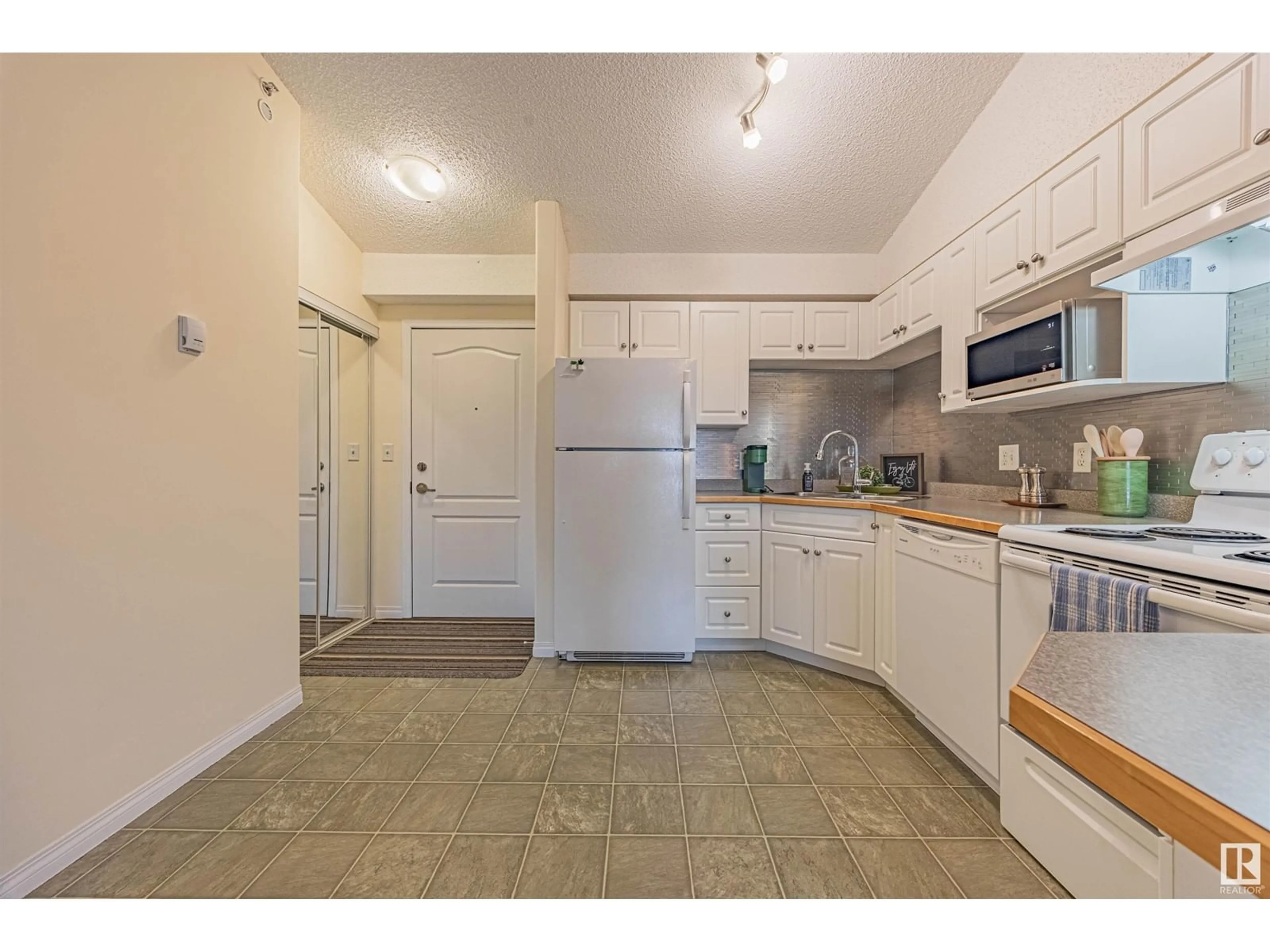 Standard kitchen, unknown for 7511 - 516 171 ST NW, Edmonton Alberta T5T6S7
