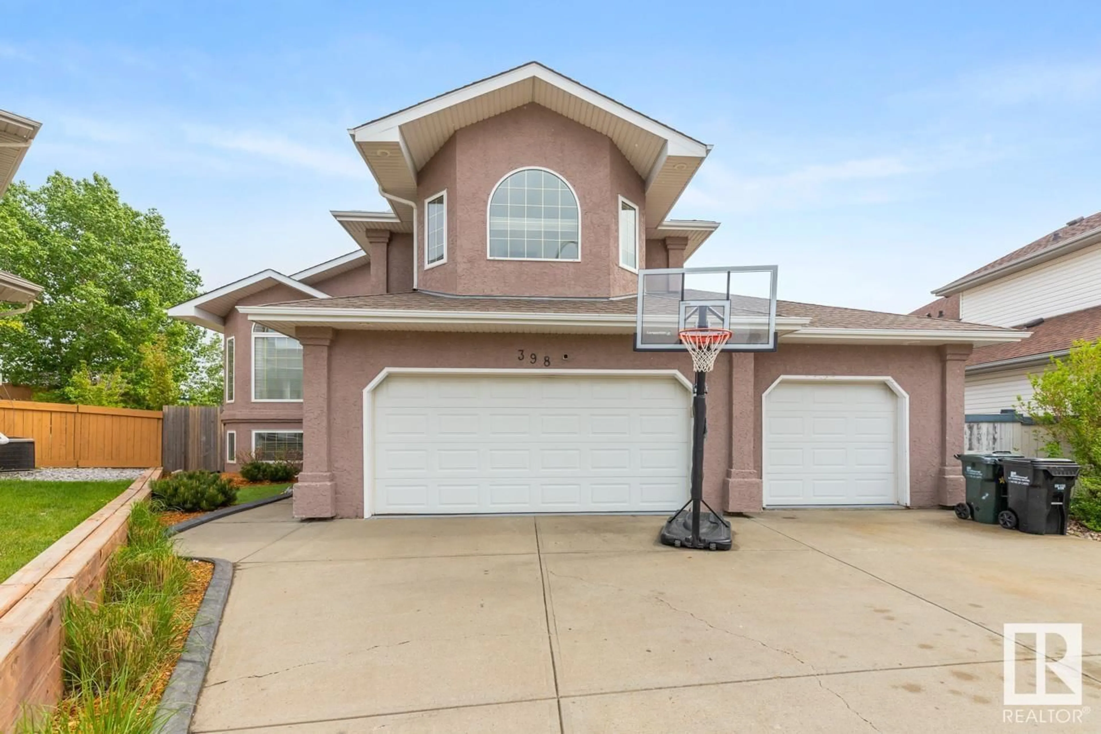 Home with vinyl exterior material, street for 398 HERITAGE DR, Sherwood Park Alberta T8A5R3