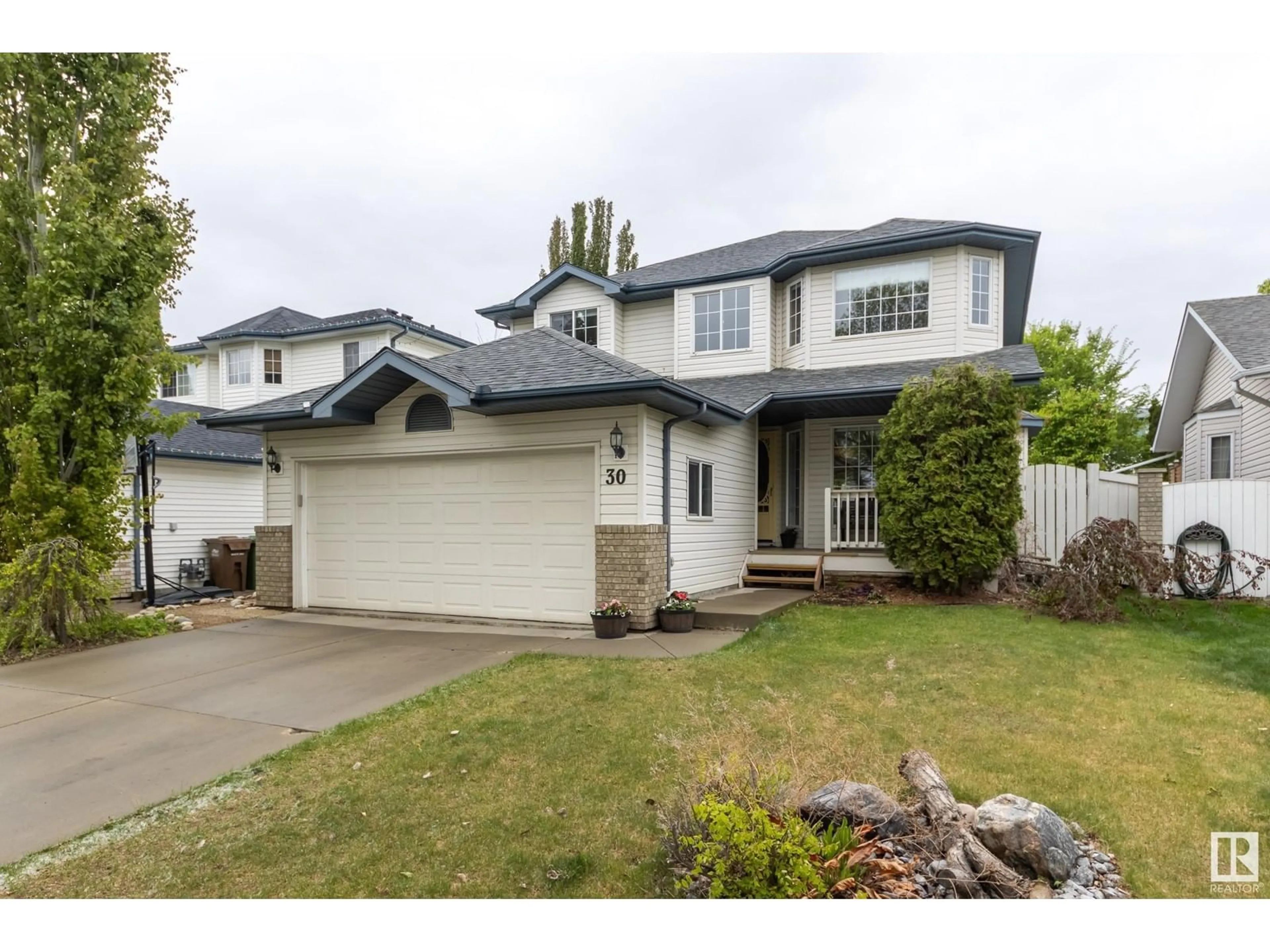 Home with vinyl exterior material, street for 30 OAKRIDGE DR, St. Albert Alberta T8N6H9