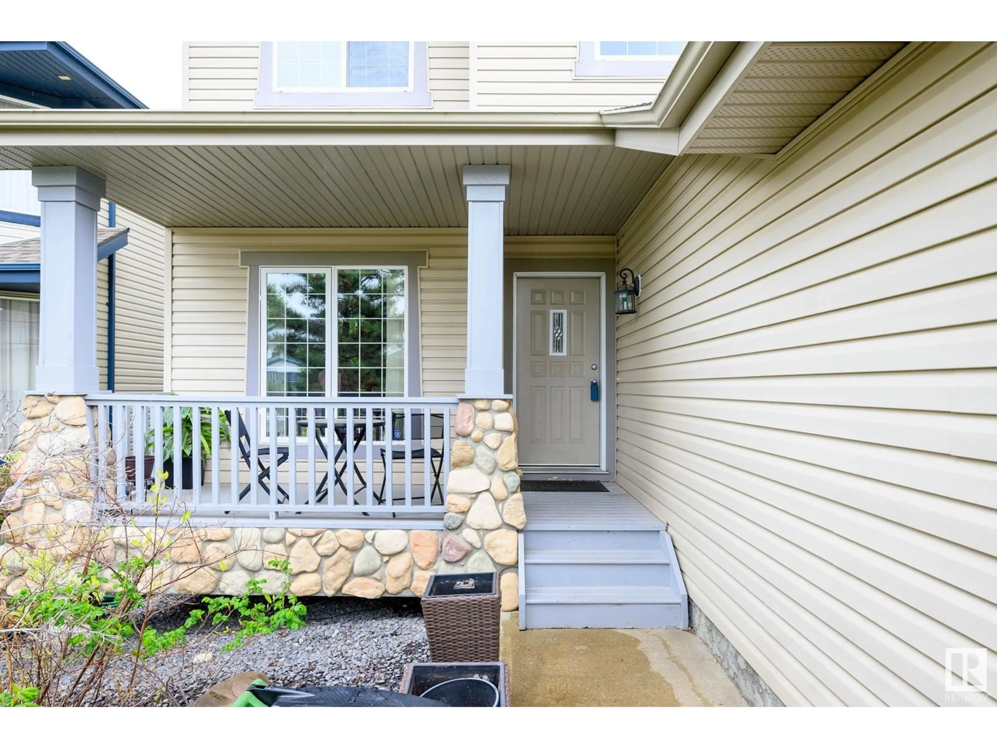 Indoor entryway for 166 HAYWARD CR, Edmonton Alberta T6R3G2