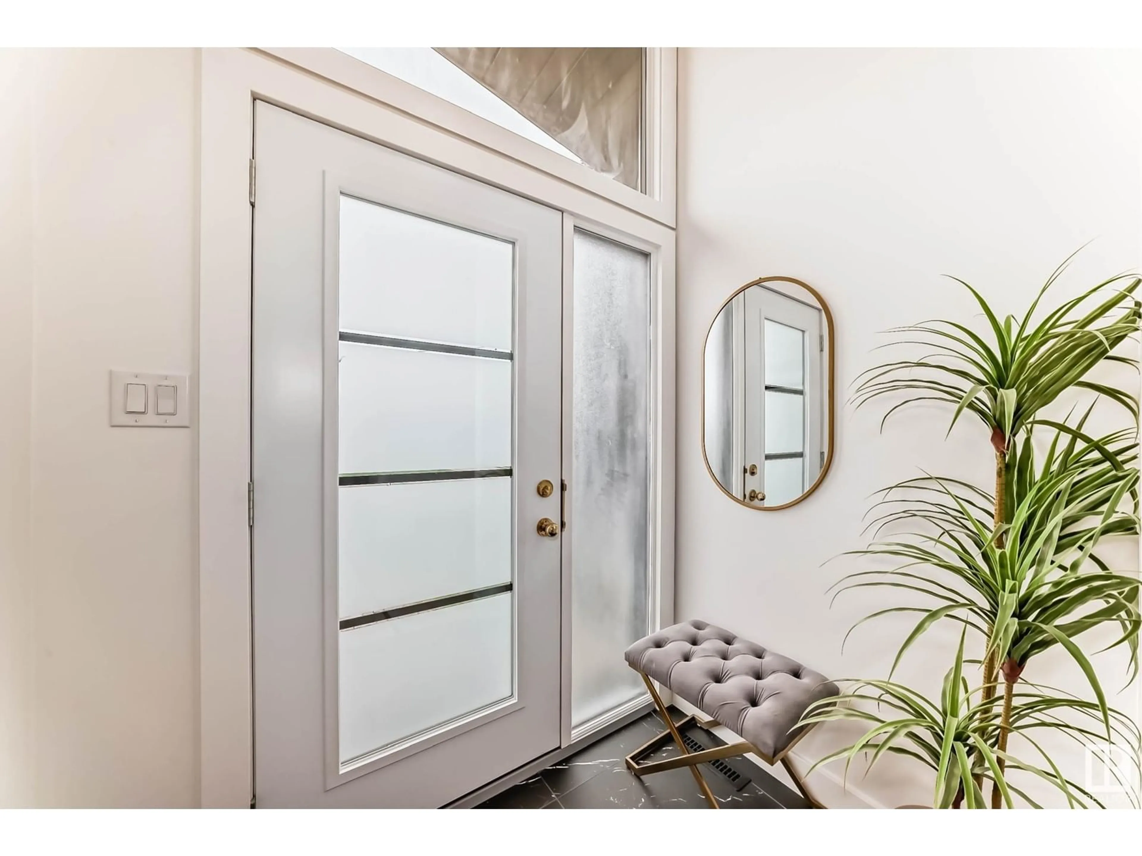 Indoor entryway for 6407 92A AV, Edmonton Alberta T6B0T5