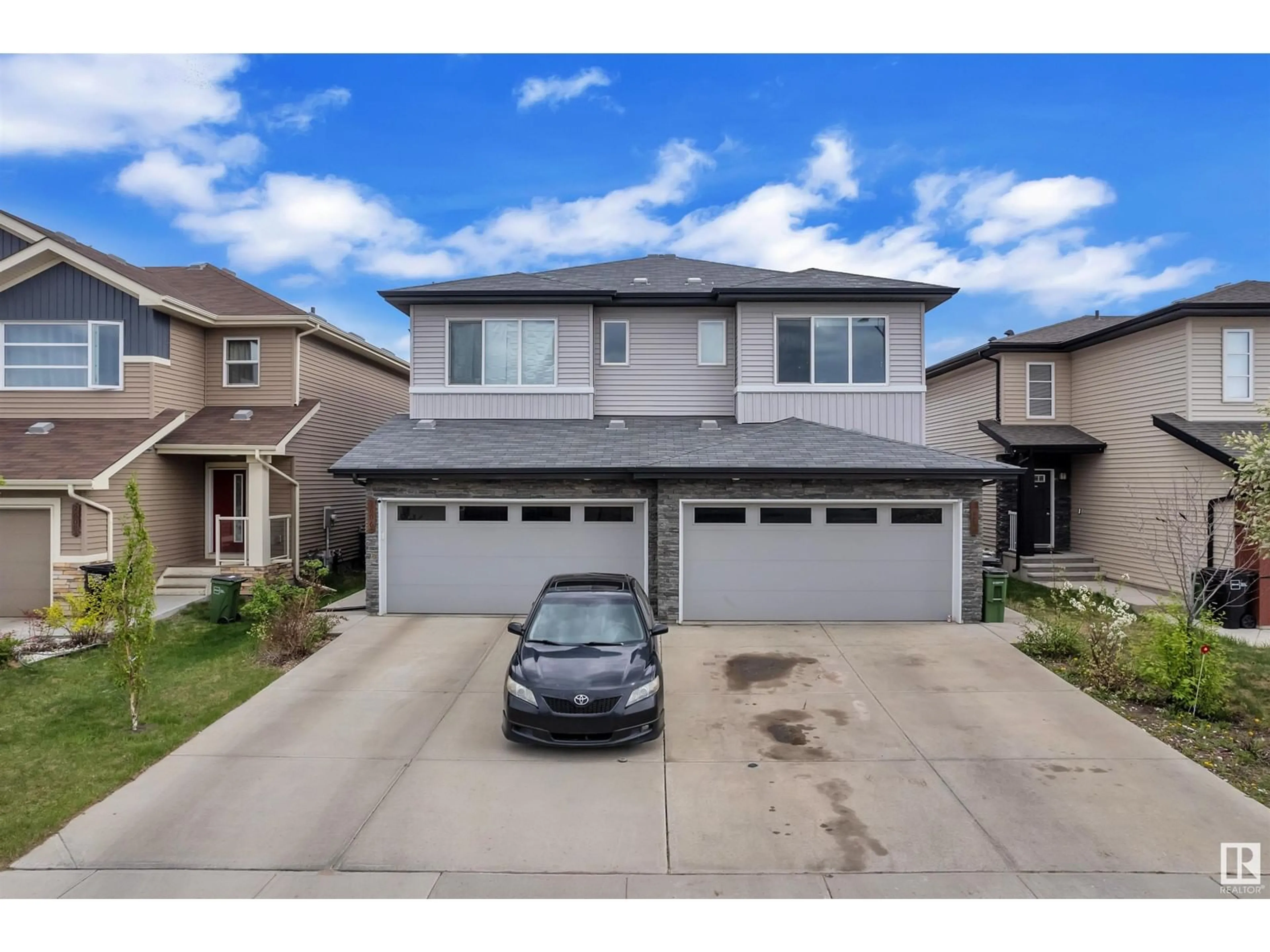 A pic from outside/outdoor area/front of a property/back of a property/a pic from drone, street for 2604 CASEY WY, Edmonton Alberta T6W3N2