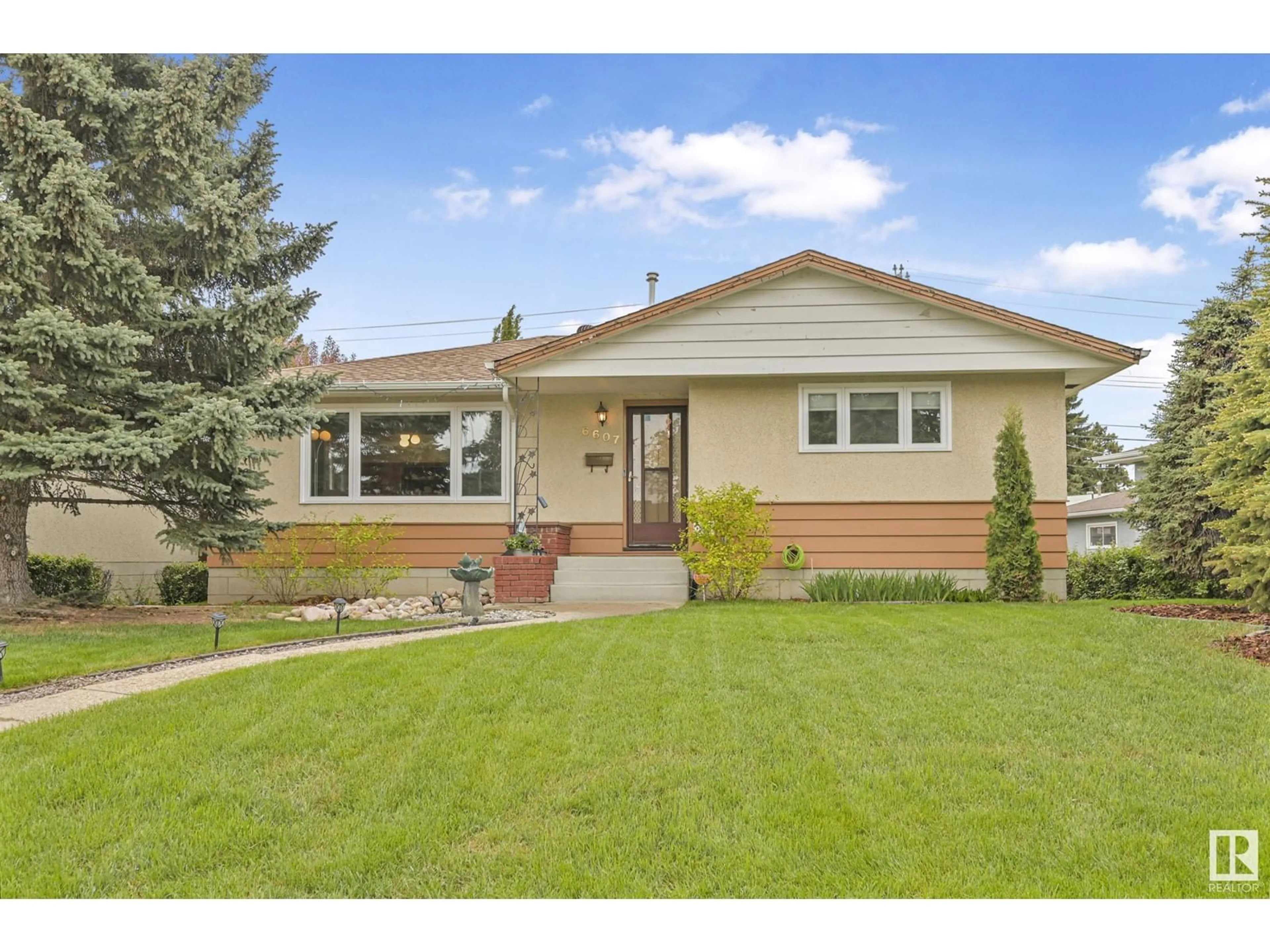 Home with vinyl exterior material, street for 6607 89 AV, Edmonton Alberta T6B0N1