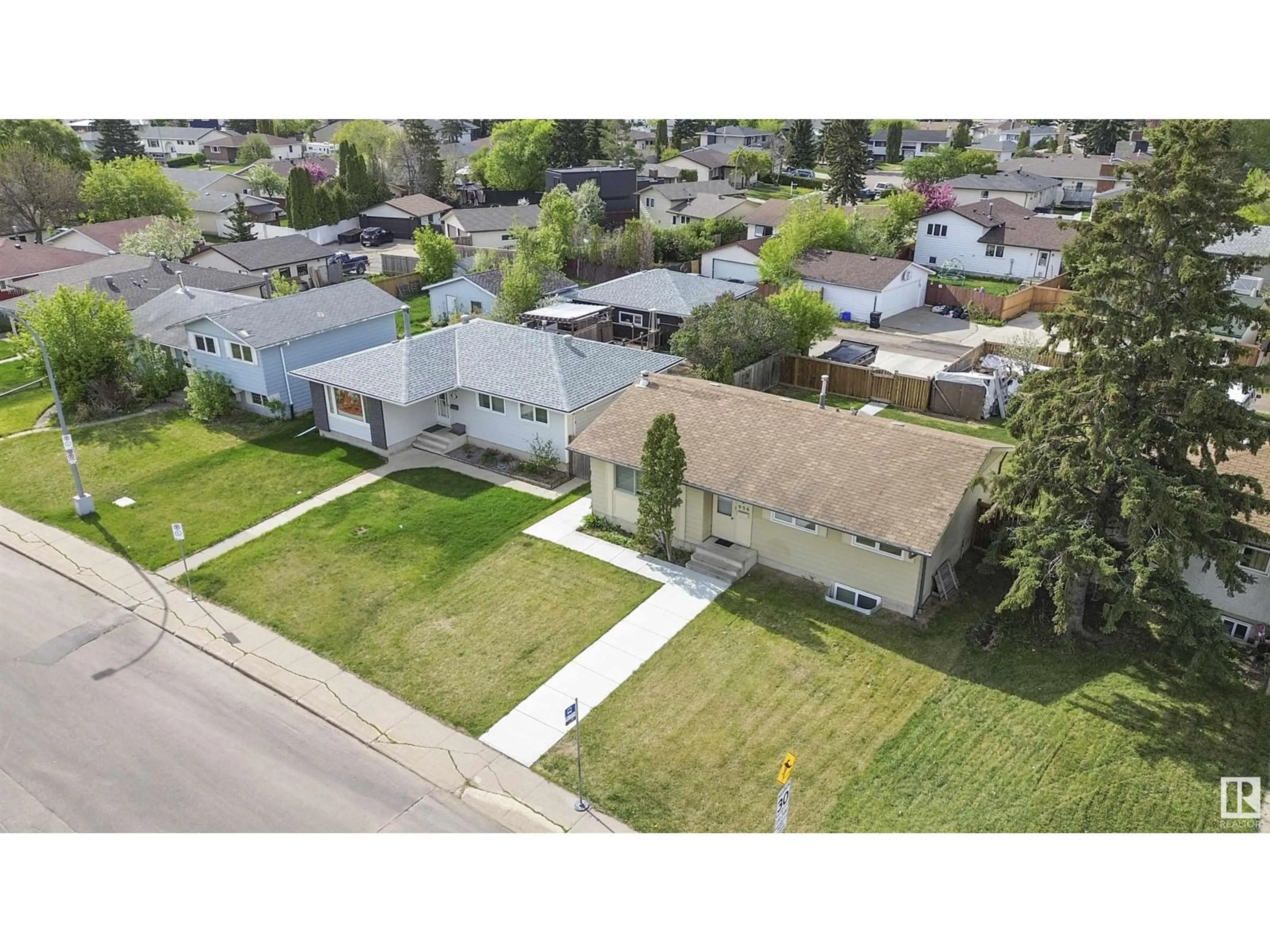 A pic from outside/outdoor area/front of a property/back of a property/a pic from drone, street for 936 KNOTTWOOD S, Edmonton Alberta T6K3C2
