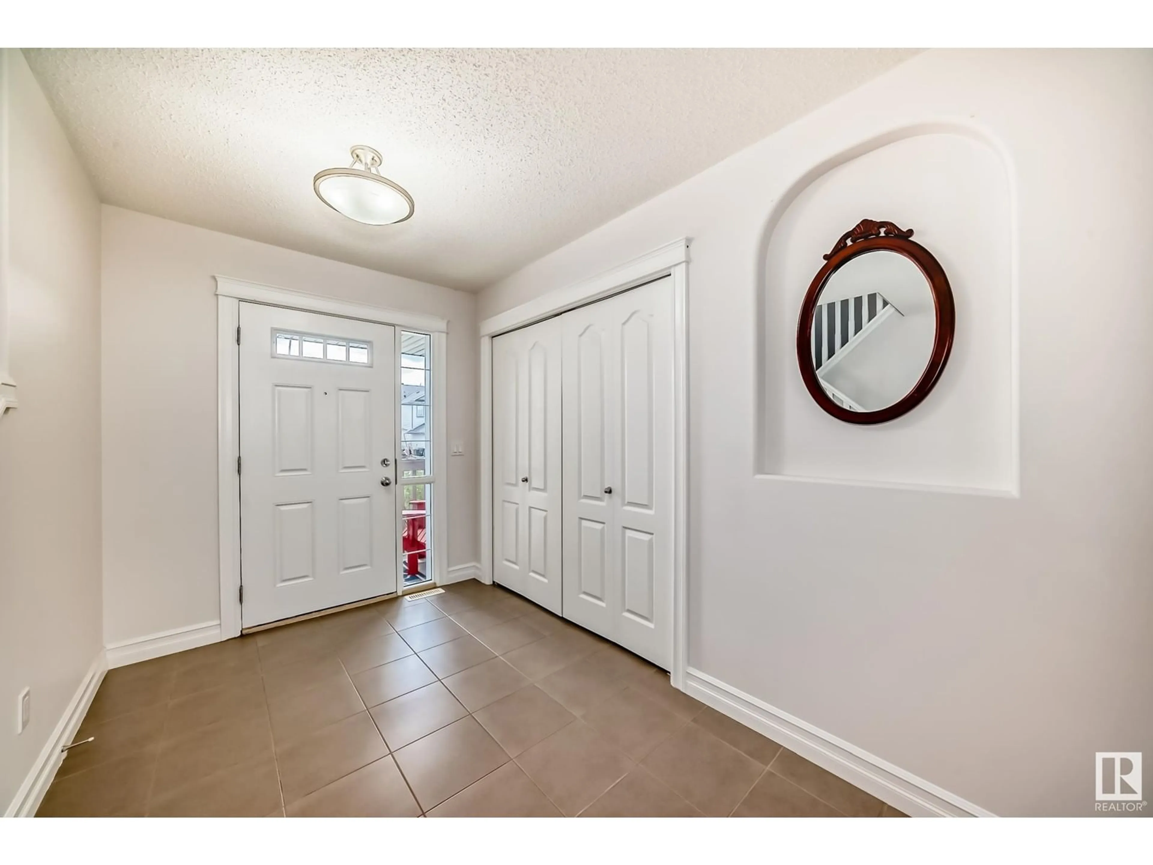 Indoor entryway for 122 BOXWOOD BN, Fort Saskatchewan Alberta T8L0A6