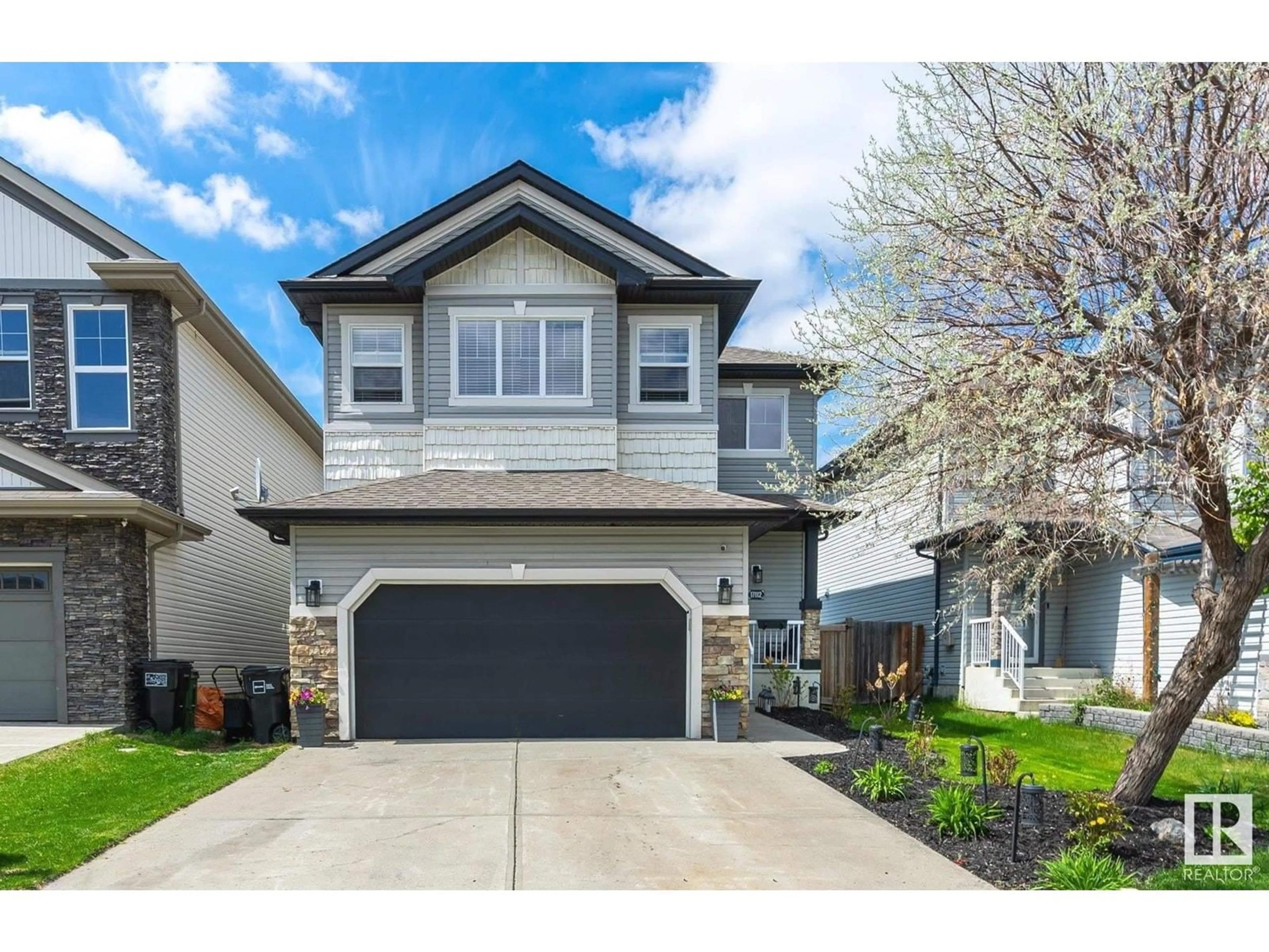 Home with vinyl exterior material, street for NW - 17112 80 ST, Edmonton Alberta T5Z0E2