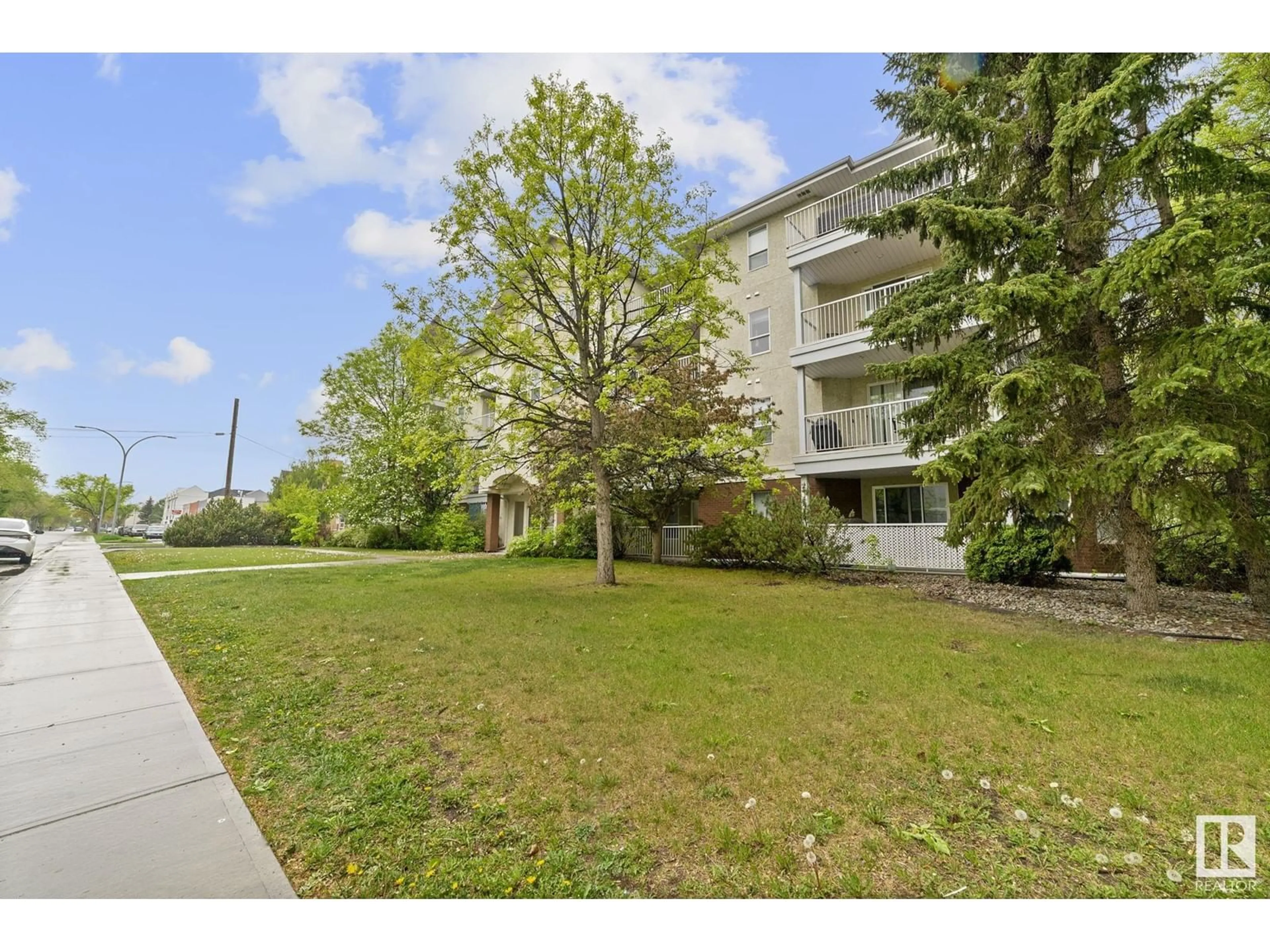 Patio, street for 402 - 11104 109 AV NW, Edmonton Alberta T5H1E1