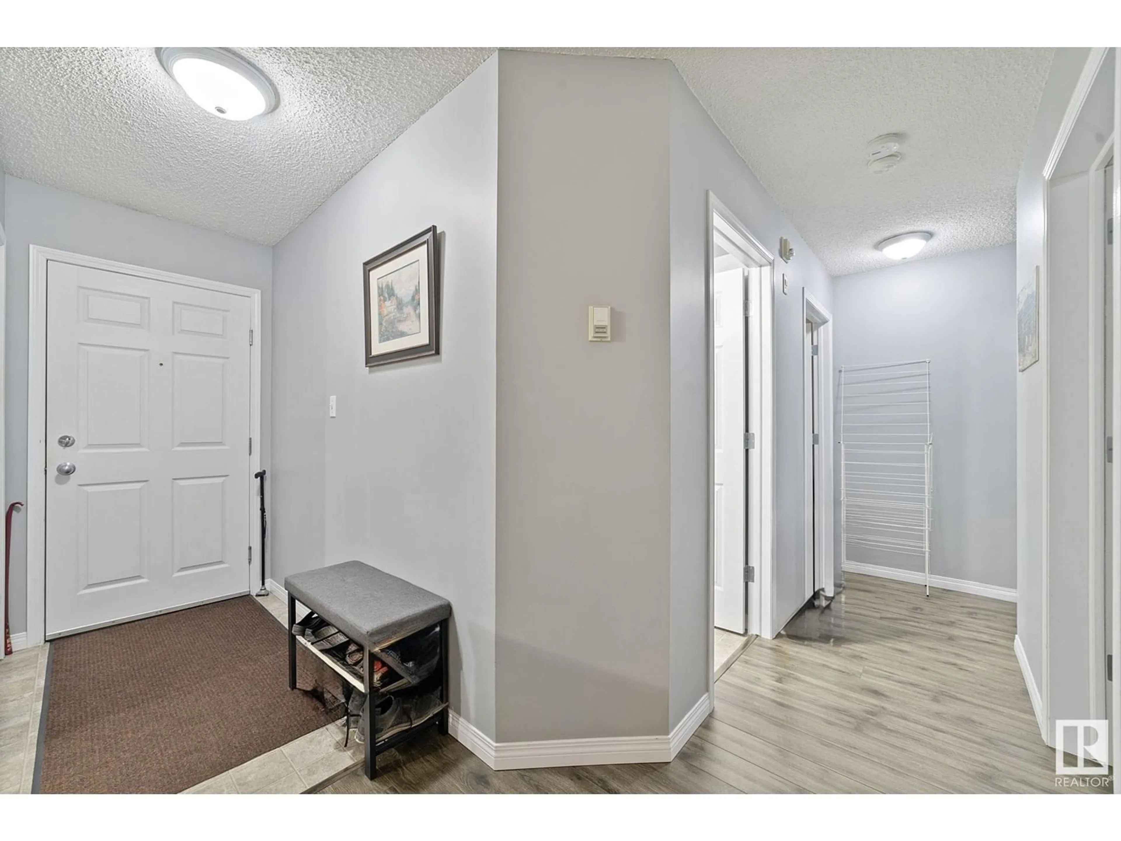 Indoor entryway for 402 - 11104 109 AV NW, Edmonton Alberta T5H1E1