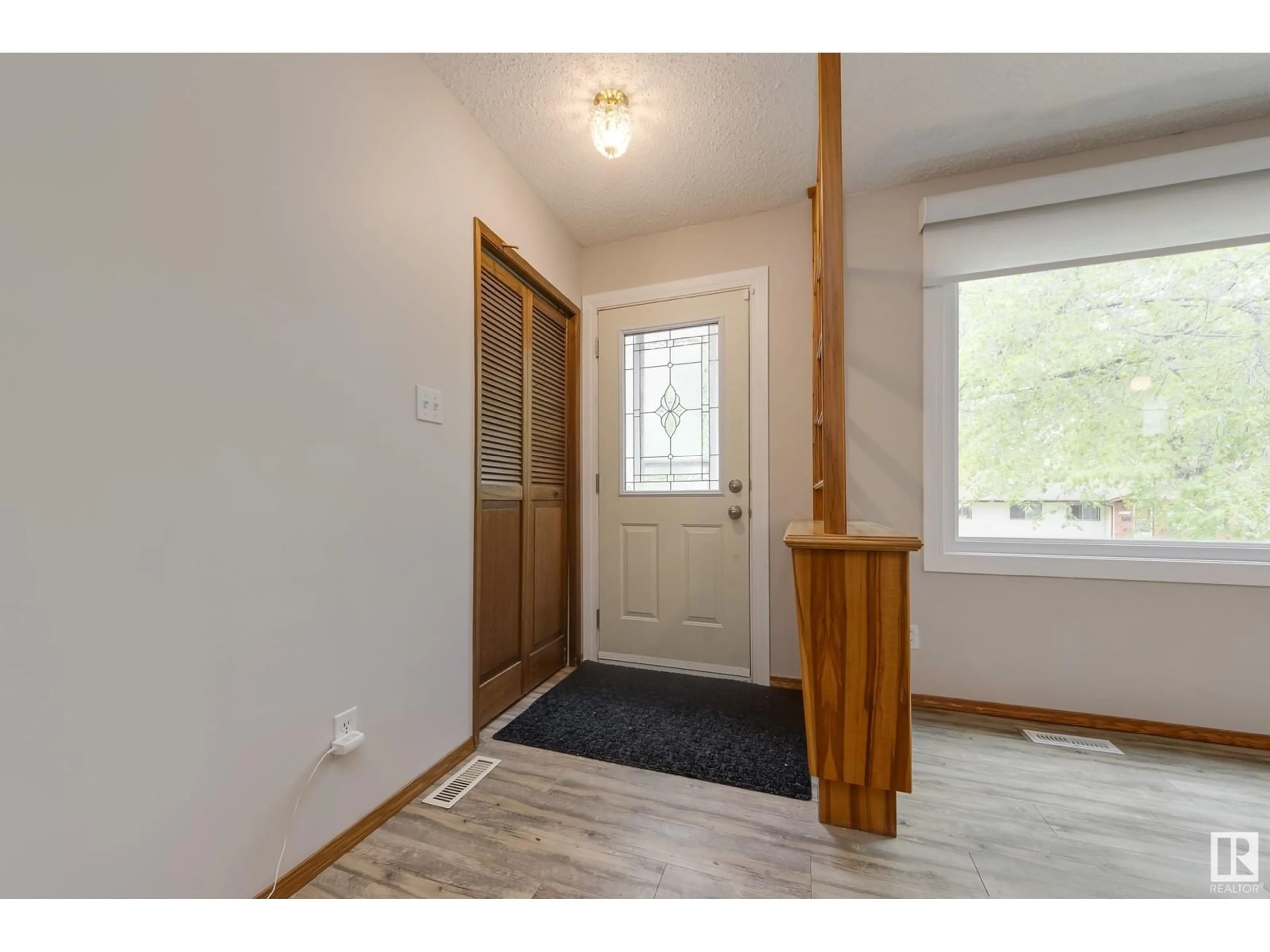 Indoor entryway for NW - 10118 & 10120 121 AV, Edmonton Alberta T5G3A8