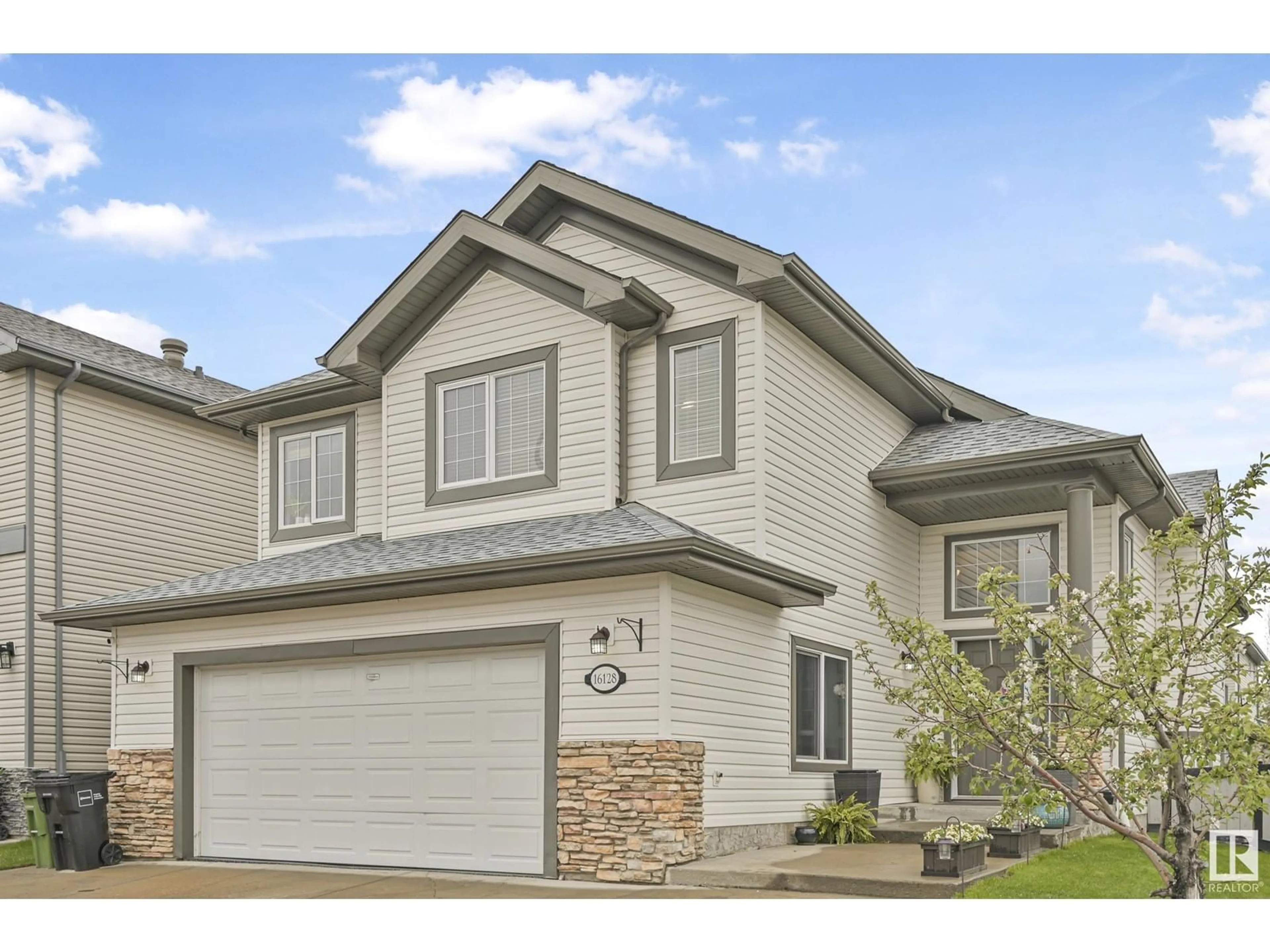 Home with vinyl exterior material, street for NW - 16128 131 ST, Edmonton Alberta T6V1V9
