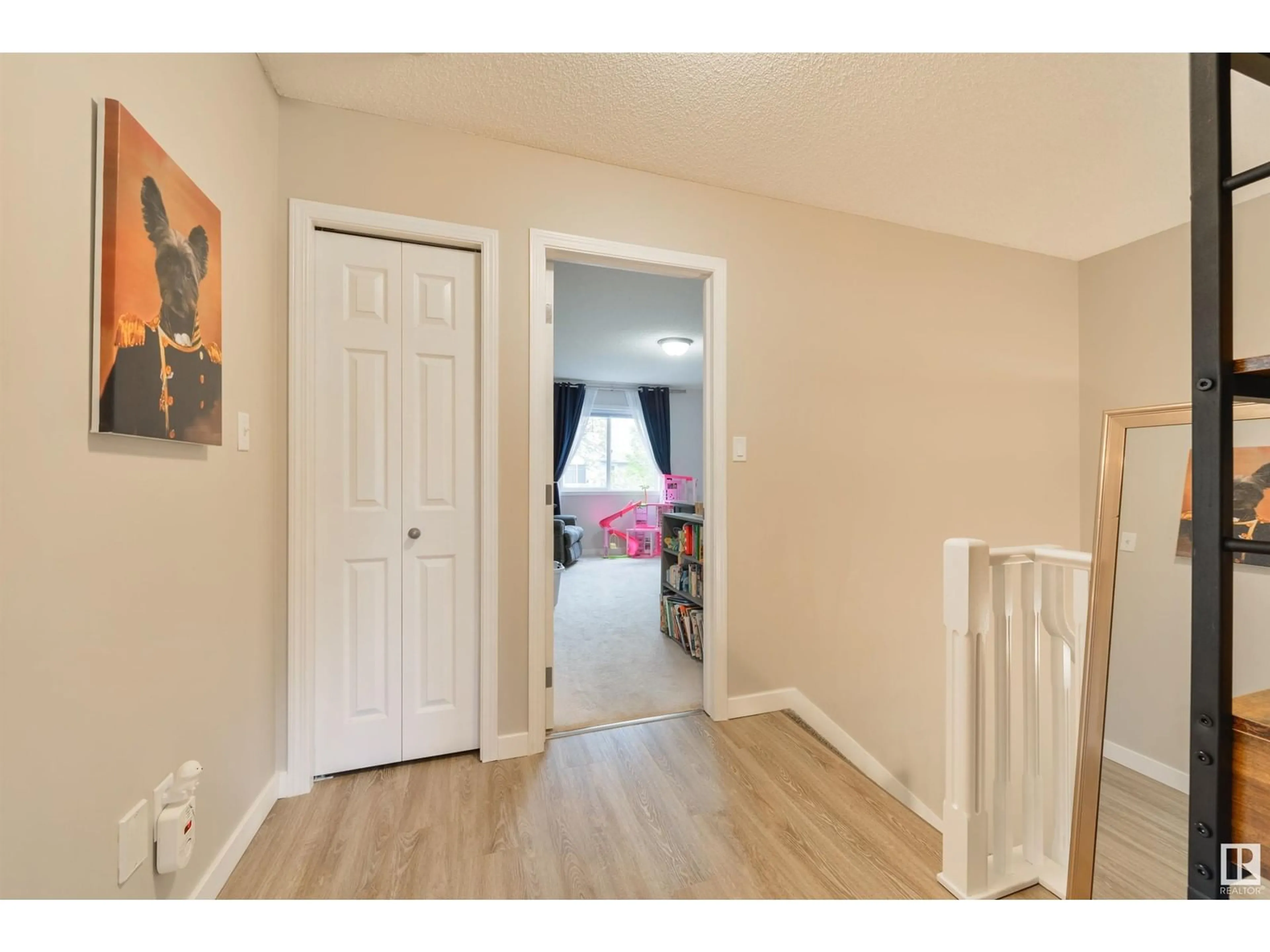 Indoor entryway for 4350 - 16 23 ST NW, Edmonton Alberta T6T1T8