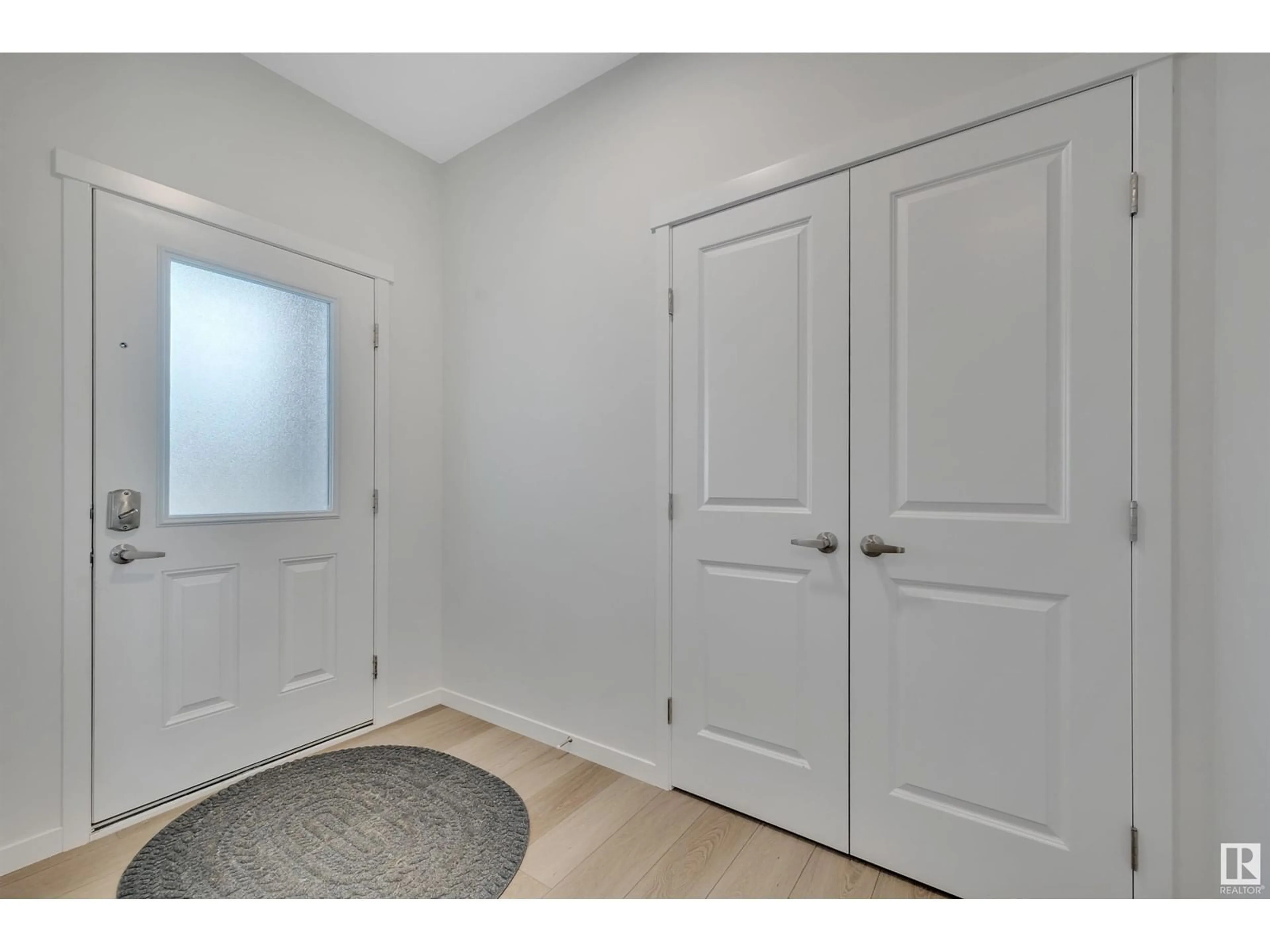 Indoor entryway for 212 CALEDON CR, Spruce Grove Alberta T7X0Y6