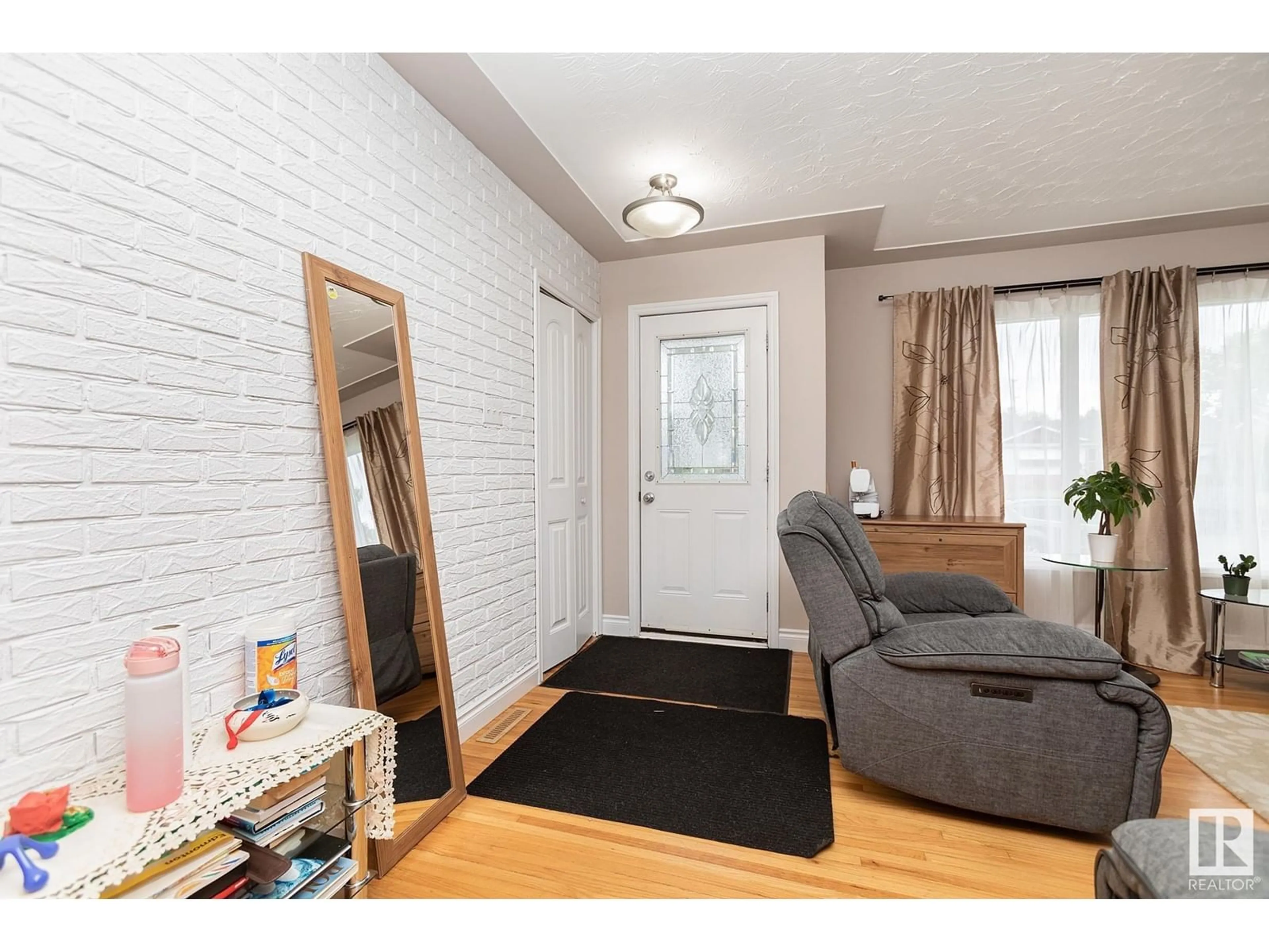 Unknown for 13519 108 ST, Edmonton Alberta T5E4X7