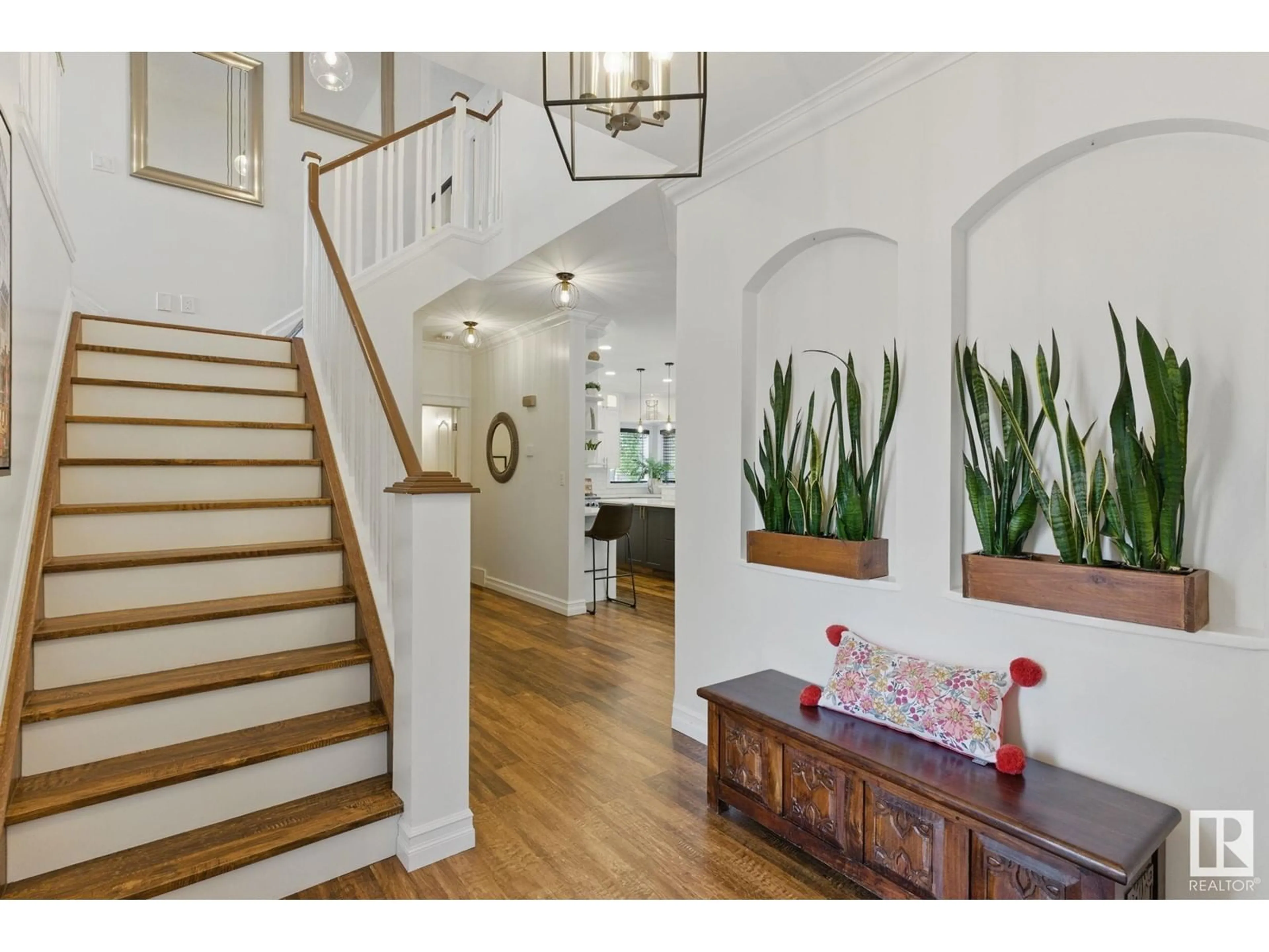 Indoor entryway for 722 BARRIE CL, Edmonton Alberta T6W1E8