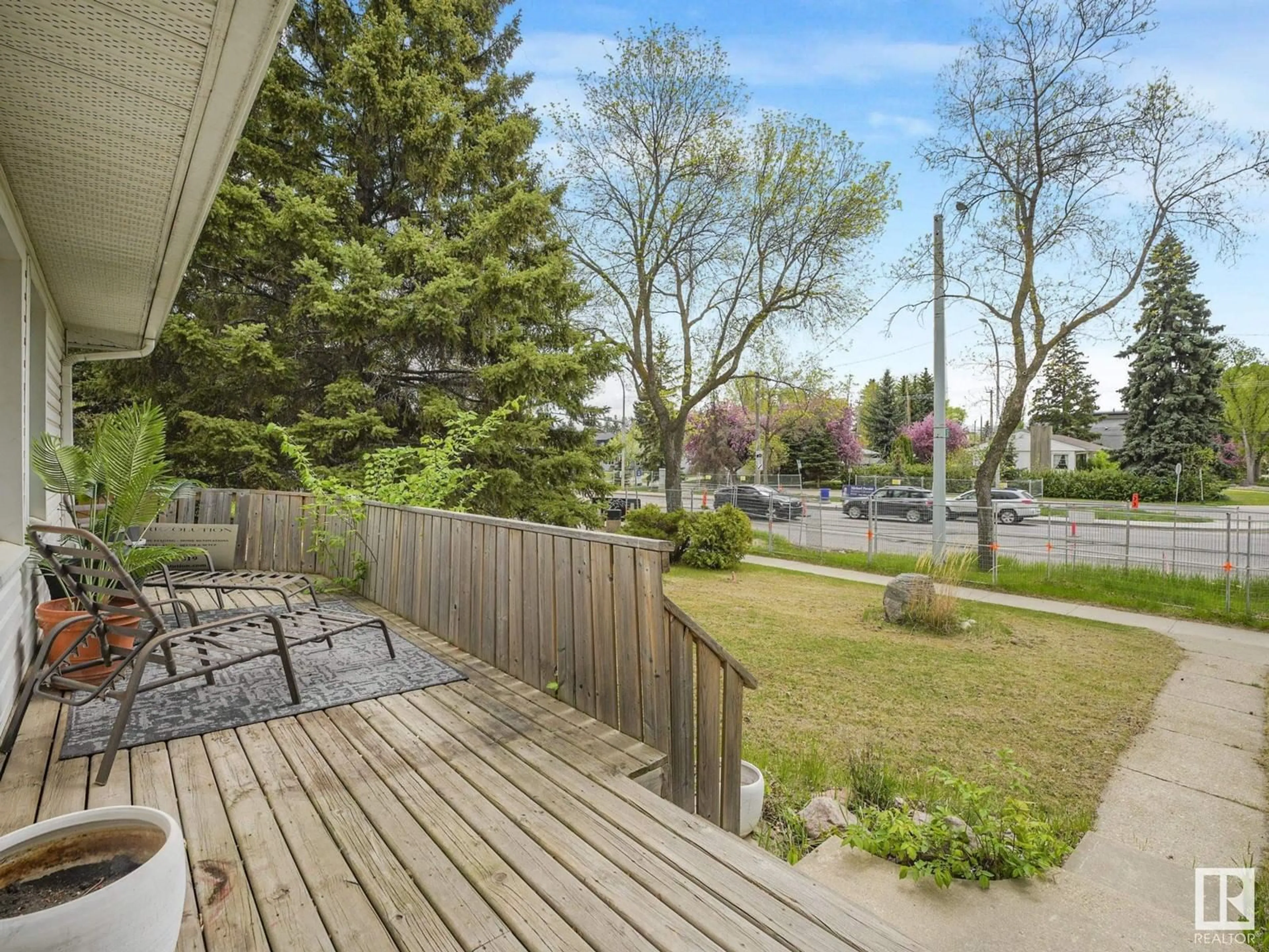 Patio, unknown for 13810 102 AV, Edmonton Alberta T5N0P3