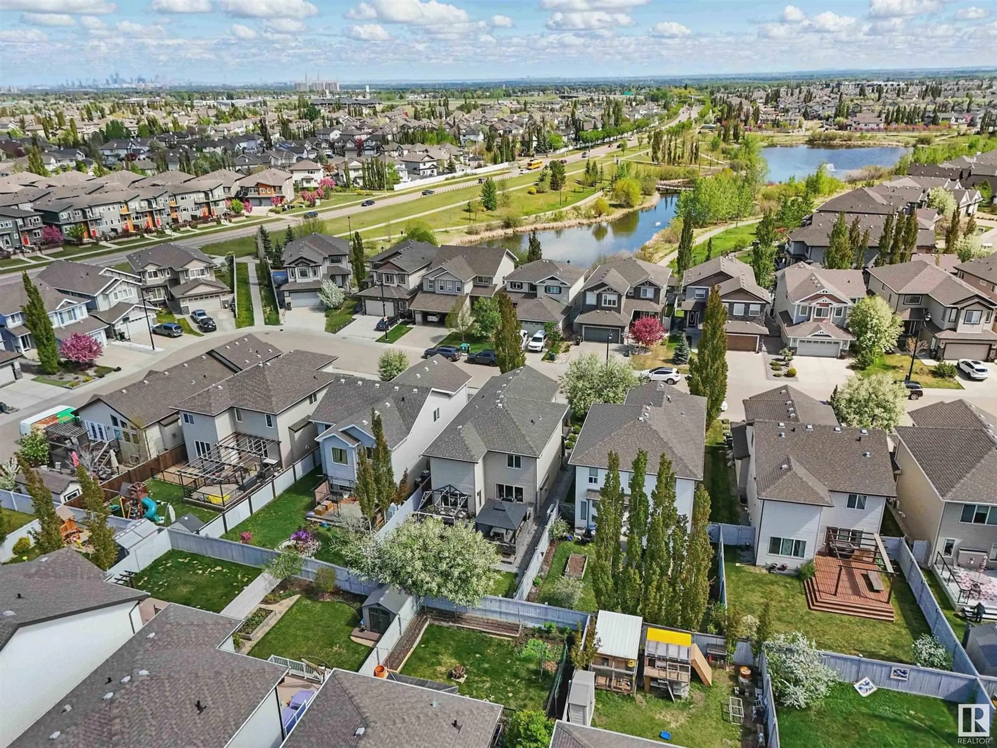 A pic from outside/outdoor area/front of a property/back of a property/a pic from drone, unknown for NW - 6010 207A ST, Edmonton Alberta T6M0L6