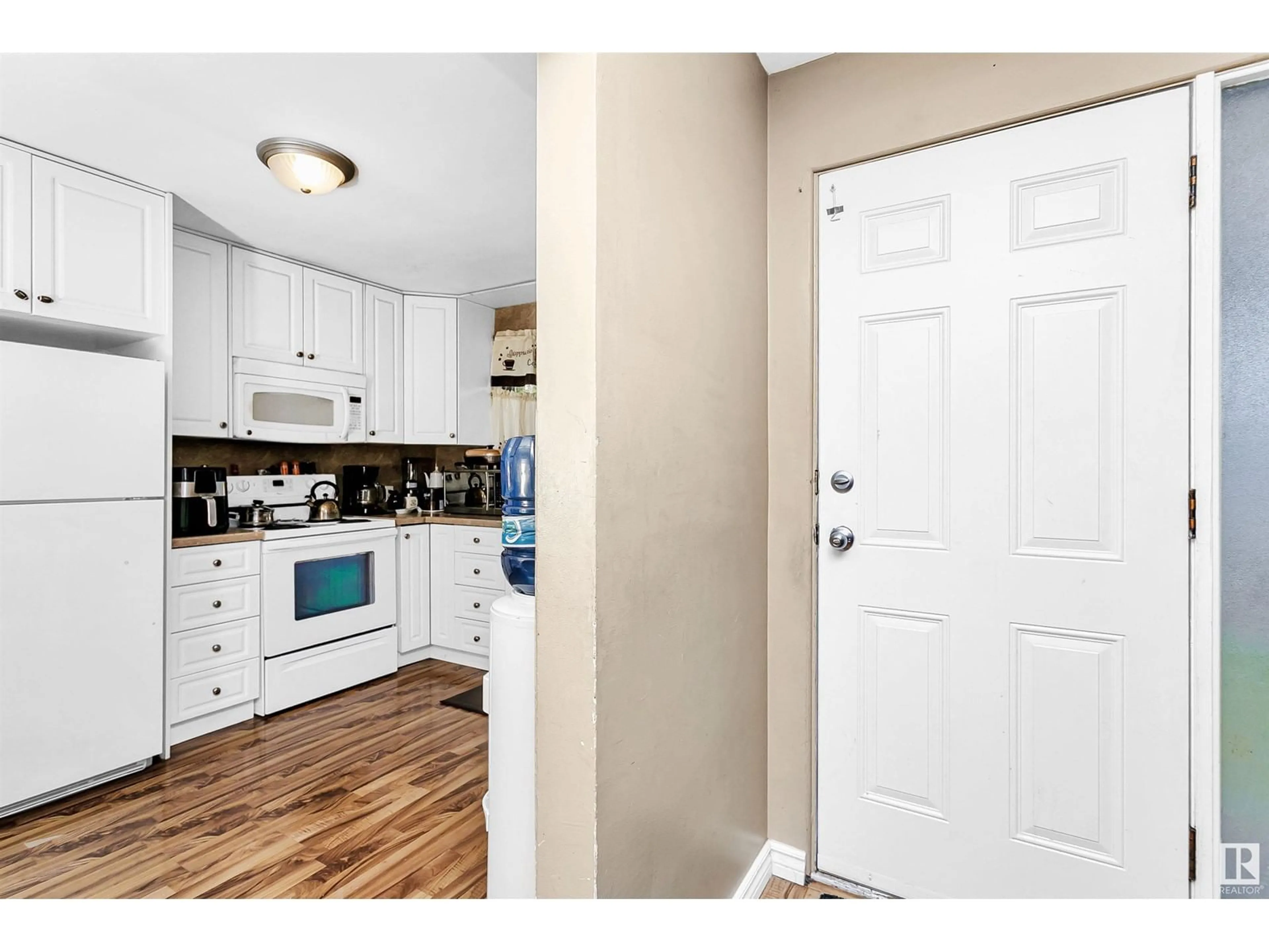 Indoor entryway for NW - 13024 123A ST, Edmonton Alberta T5L0L2