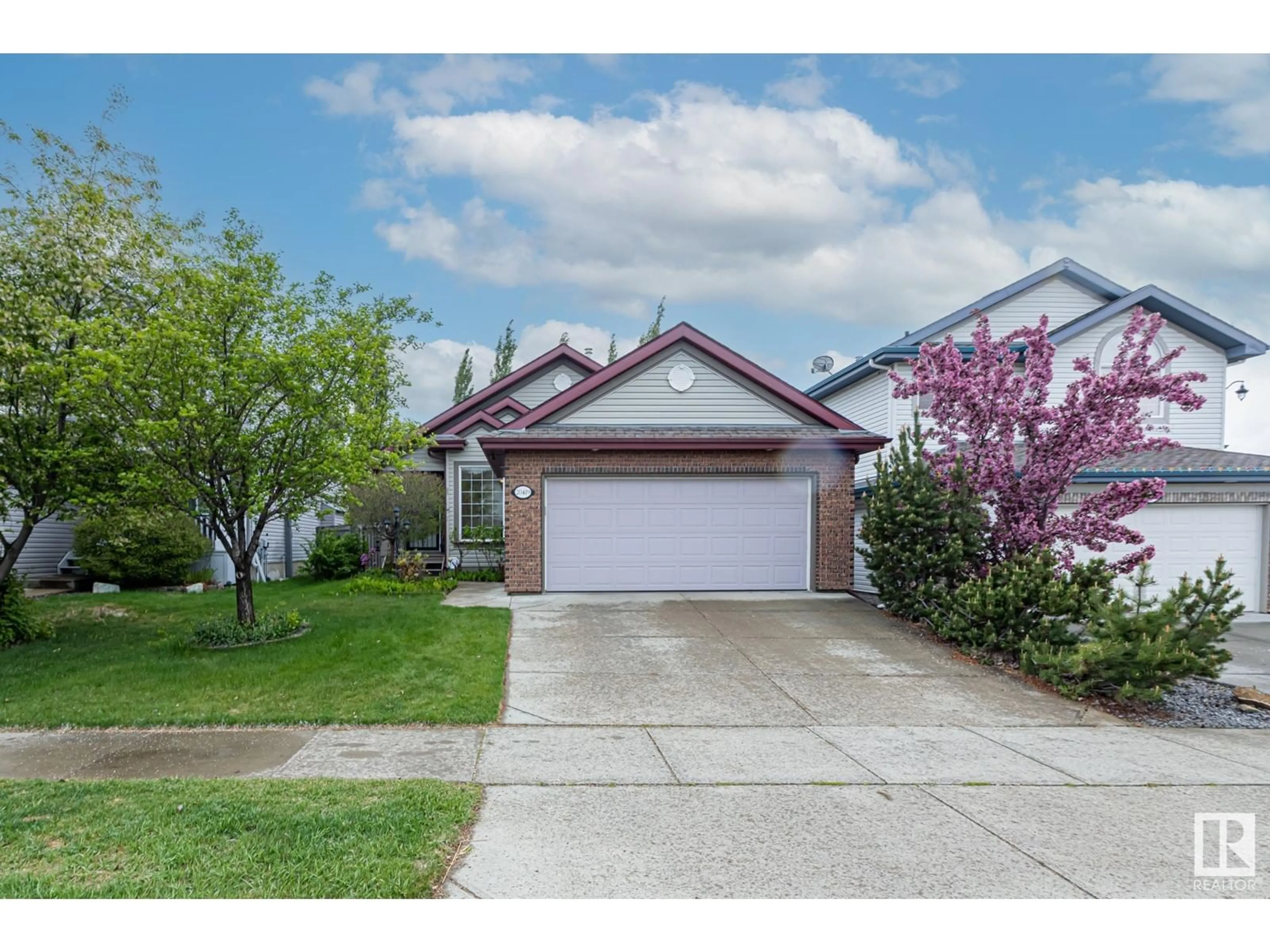 Home with vinyl exterior material, street for 20419 60 AV, Edmonton Alberta T6M2Z5