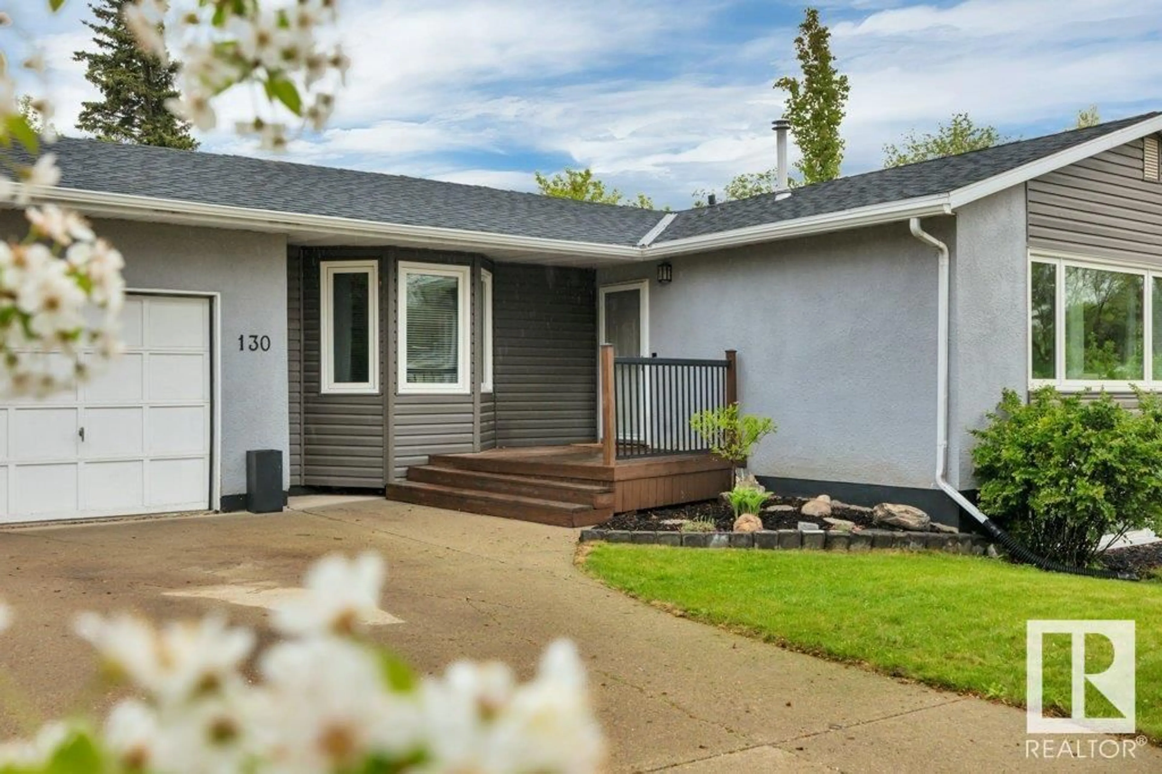 Home with vinyl exterior material, street for 130 WILLOW ST, Sherwood Park Alberta T8A1P1