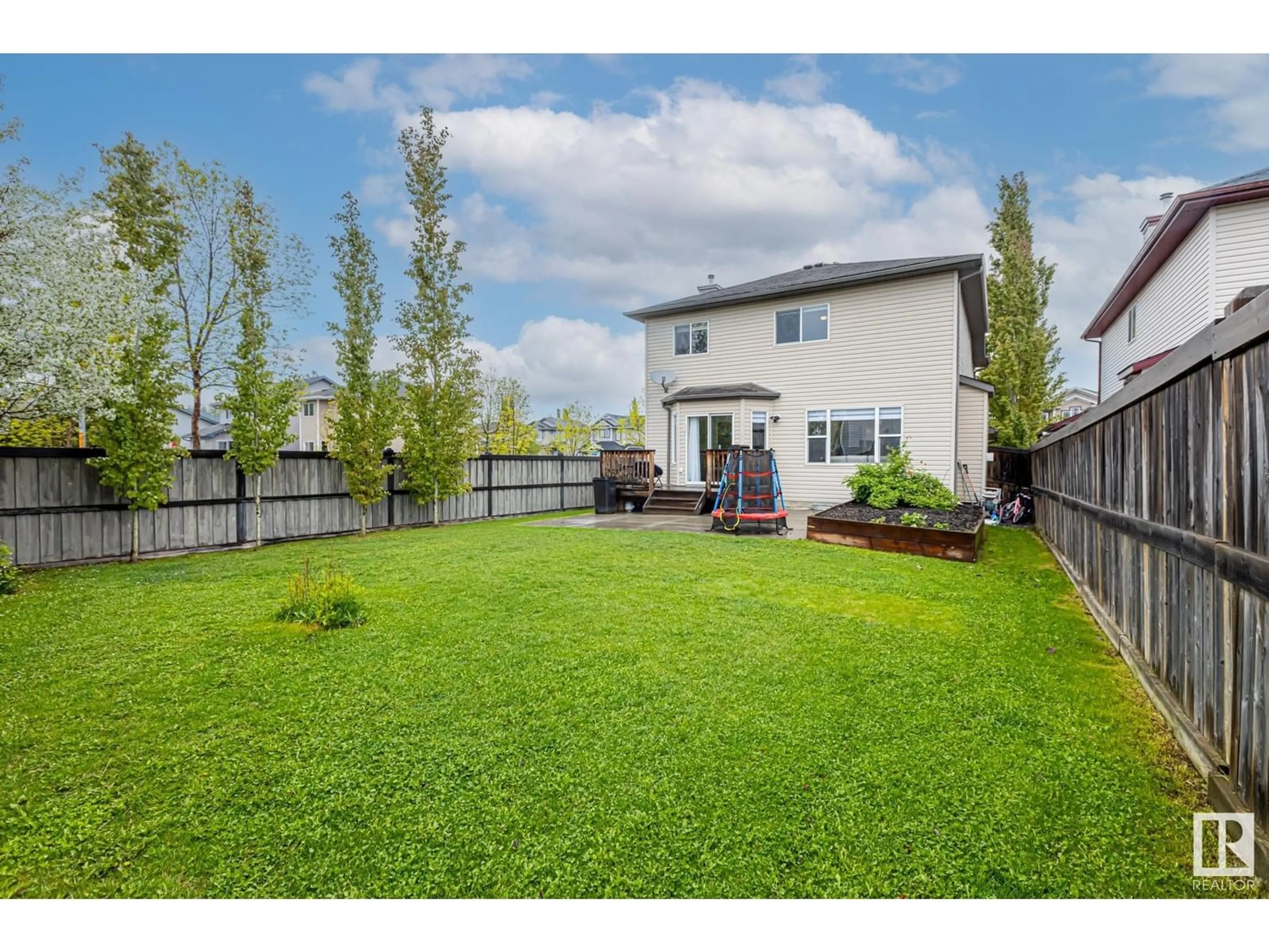 A pic from outside/outdoor area/front of a property/back of a property/a pic from drone, street for 1073 WESTERRA DR, Stony Plain Alberta T7Z2Z4